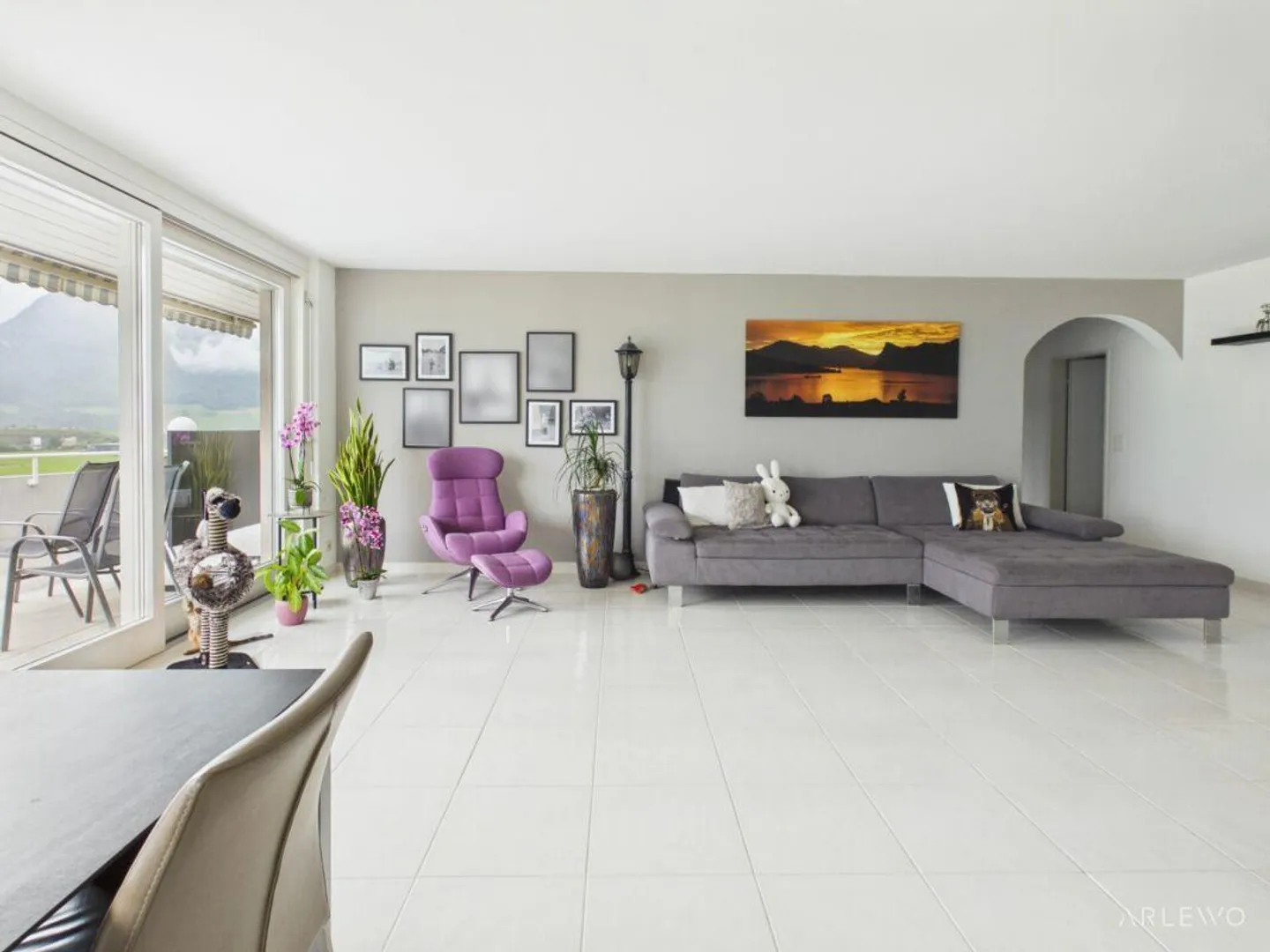 Living comfort with charm and plenty of space for the family - Photo 2 of 9