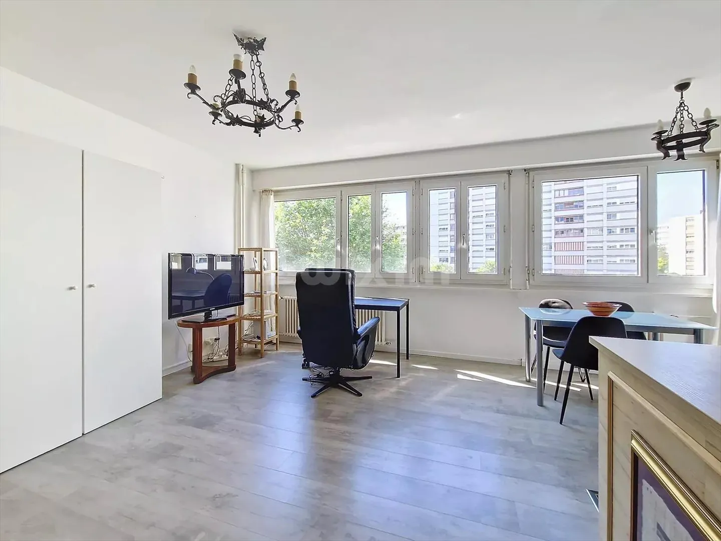 Apartment for rent - Photo 3 of 4