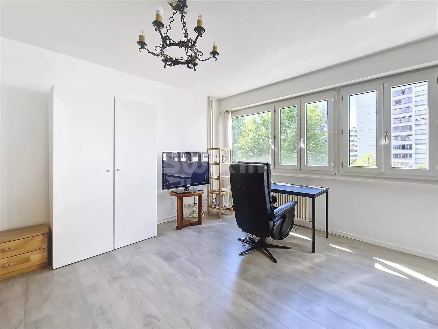 Apartment for rent - Photo 4 of 4