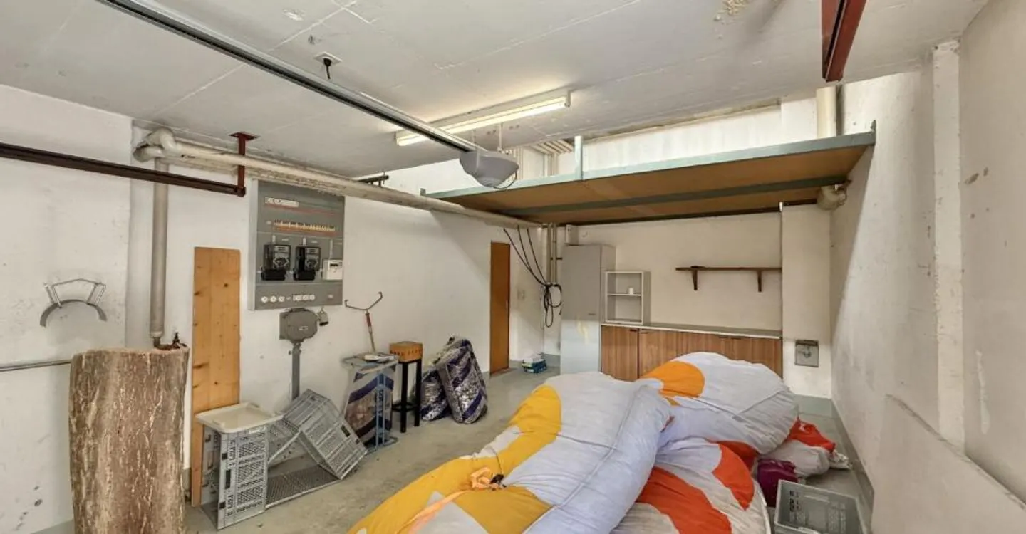 Large house with a lot of potential in Chamoson - Photo 10 of 11