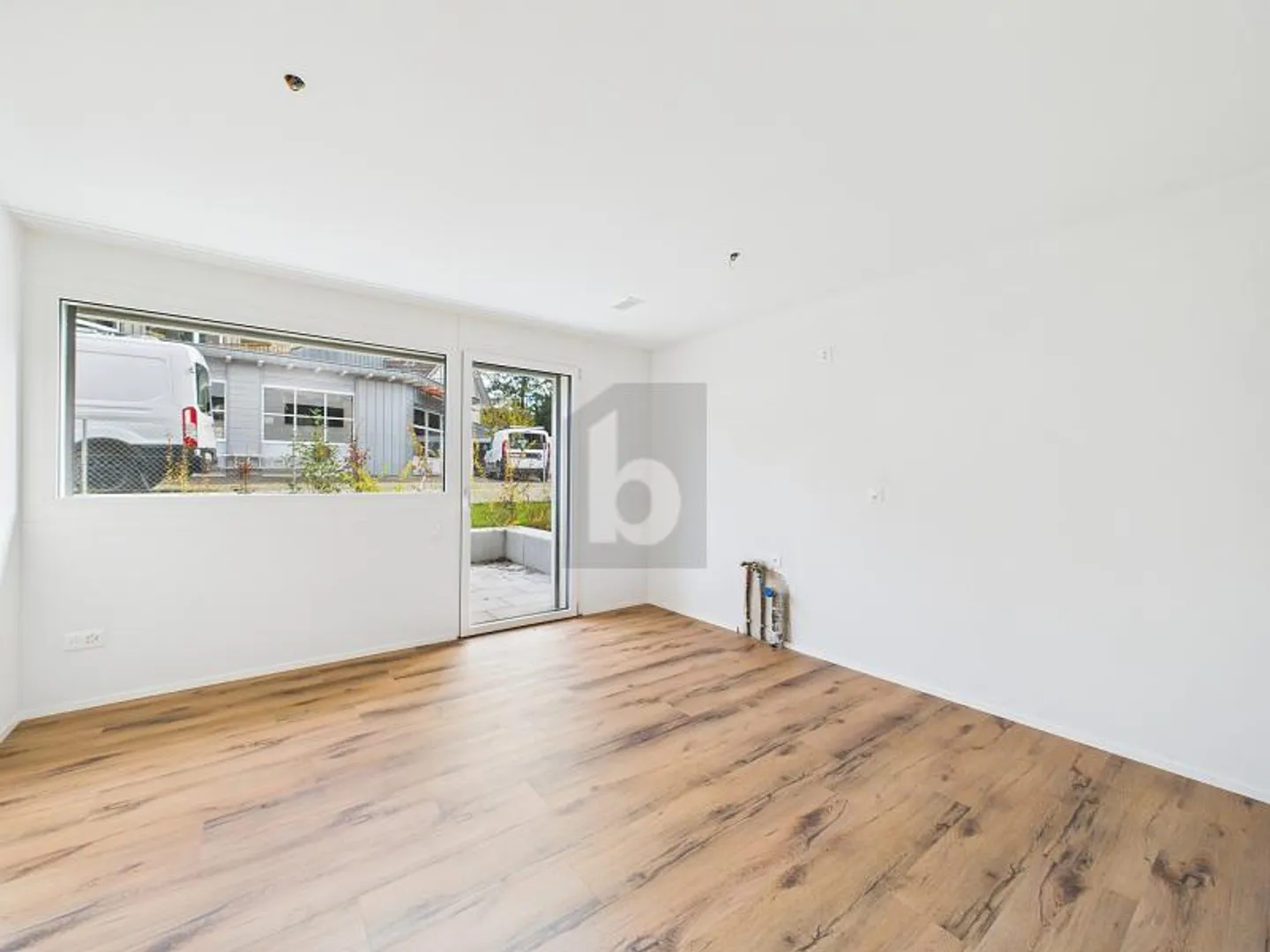 NEW BUILD, BRIGHT AND MODERN IN THE VILLAGE CENTER - Photo 5 of 6