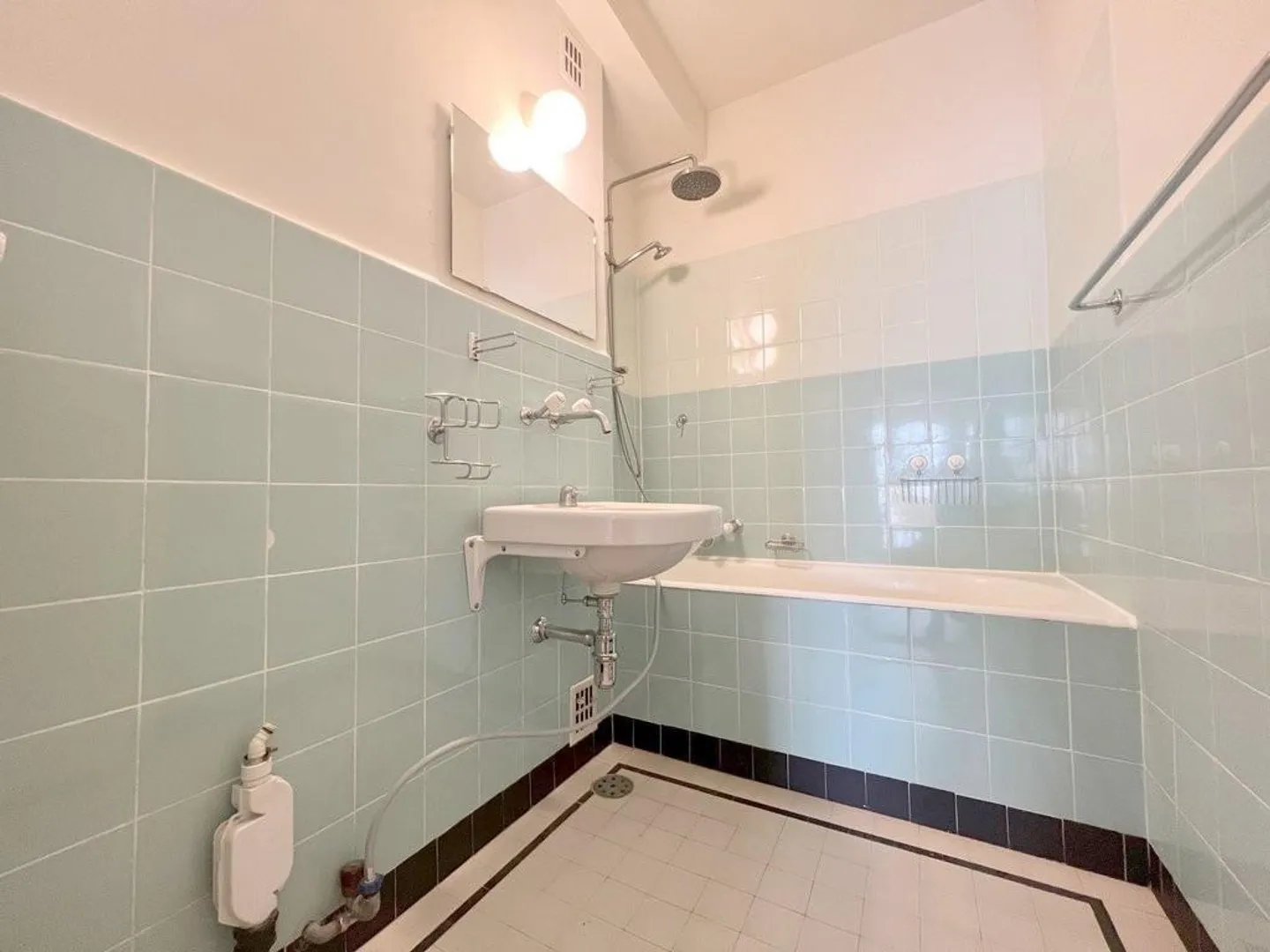 Appartement Charmant avec Vue sur le Lac - Photo 7 sur 11