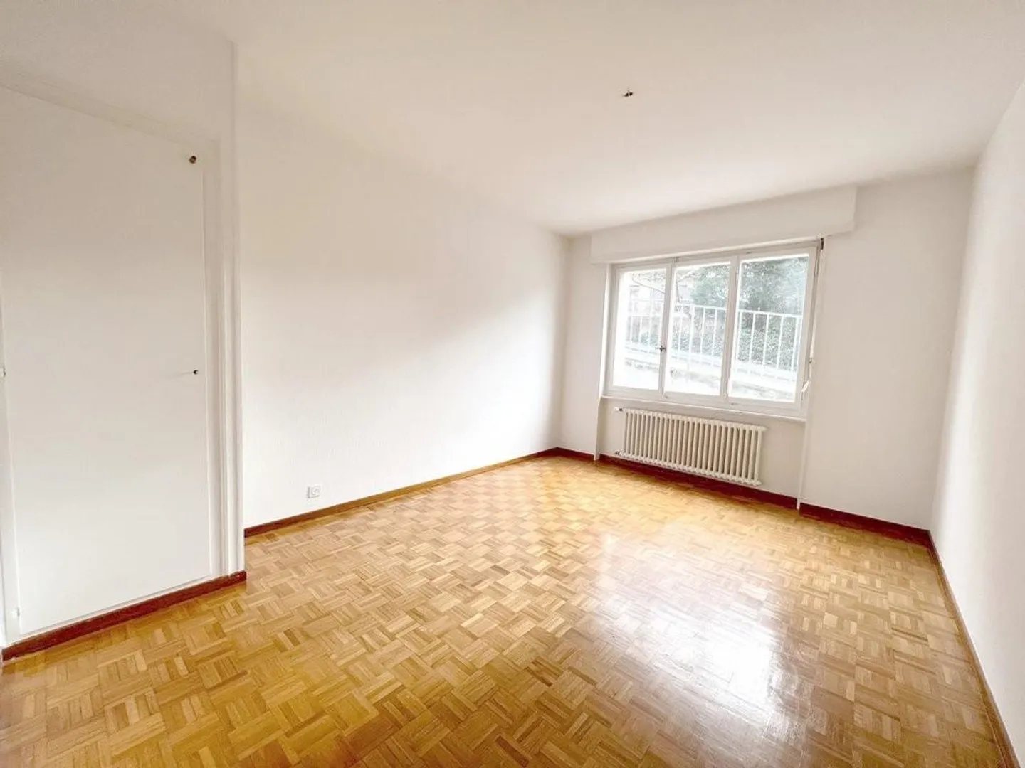 Appartement Charmant avec Vue sur le Lac - Photo 2 sur 11