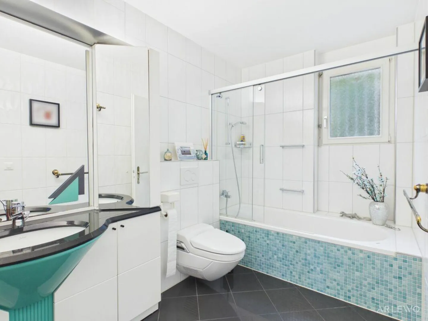 Living comfort with charm and plenty of space for the family - Photo 8 of 9