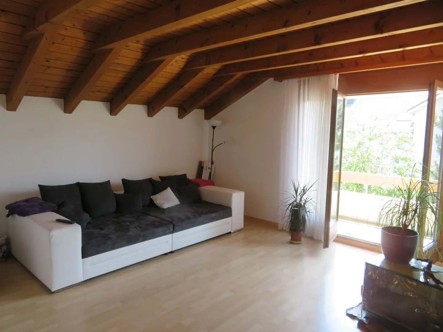 Appartamento mansardato 2,5, centrale a Haag con bella finitura e vista - Foto 3 di 16