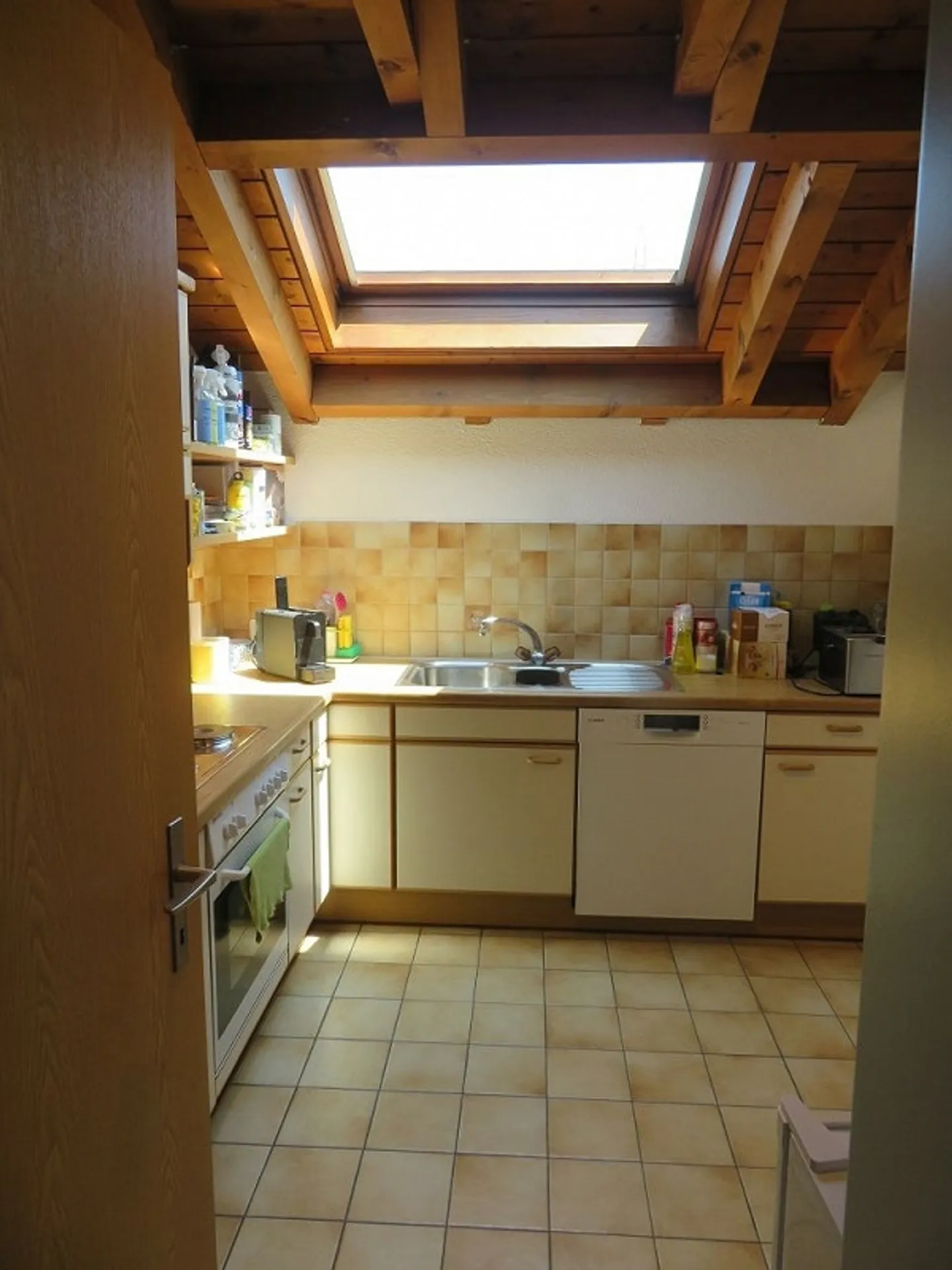 Appartamento mansardato 2,5, centrale a Haag con bella finitura e vista - Foto 4 di 16