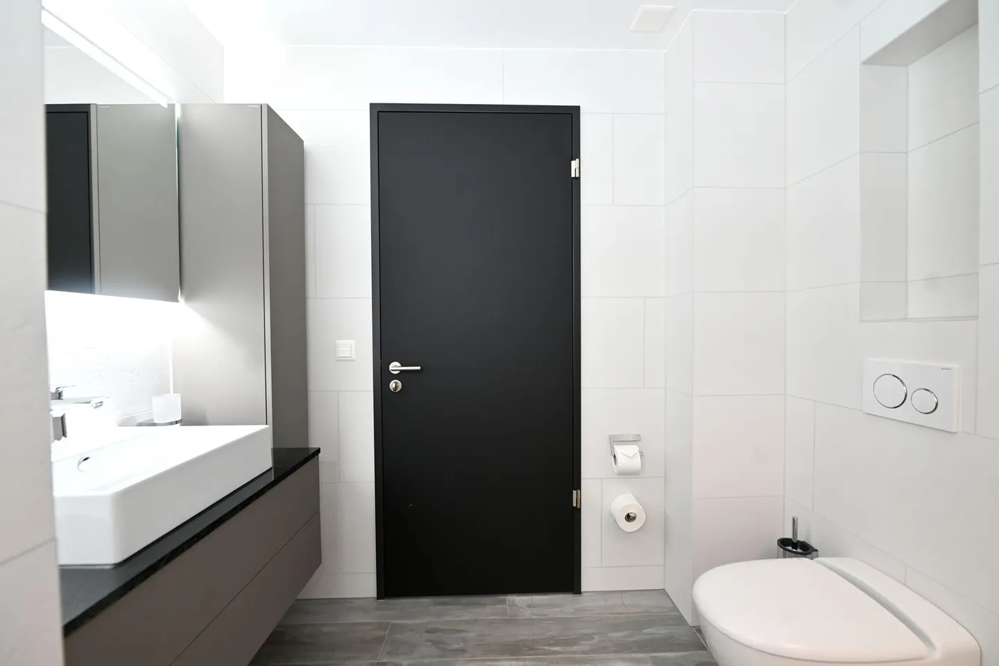 Three Point - Stylishly furnished 2.5-room apartment - Photo 6 of 9