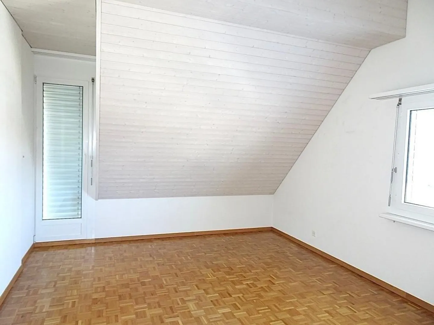 Vie centrale près de la gare de Wallisellen - Photo 5 sur 7