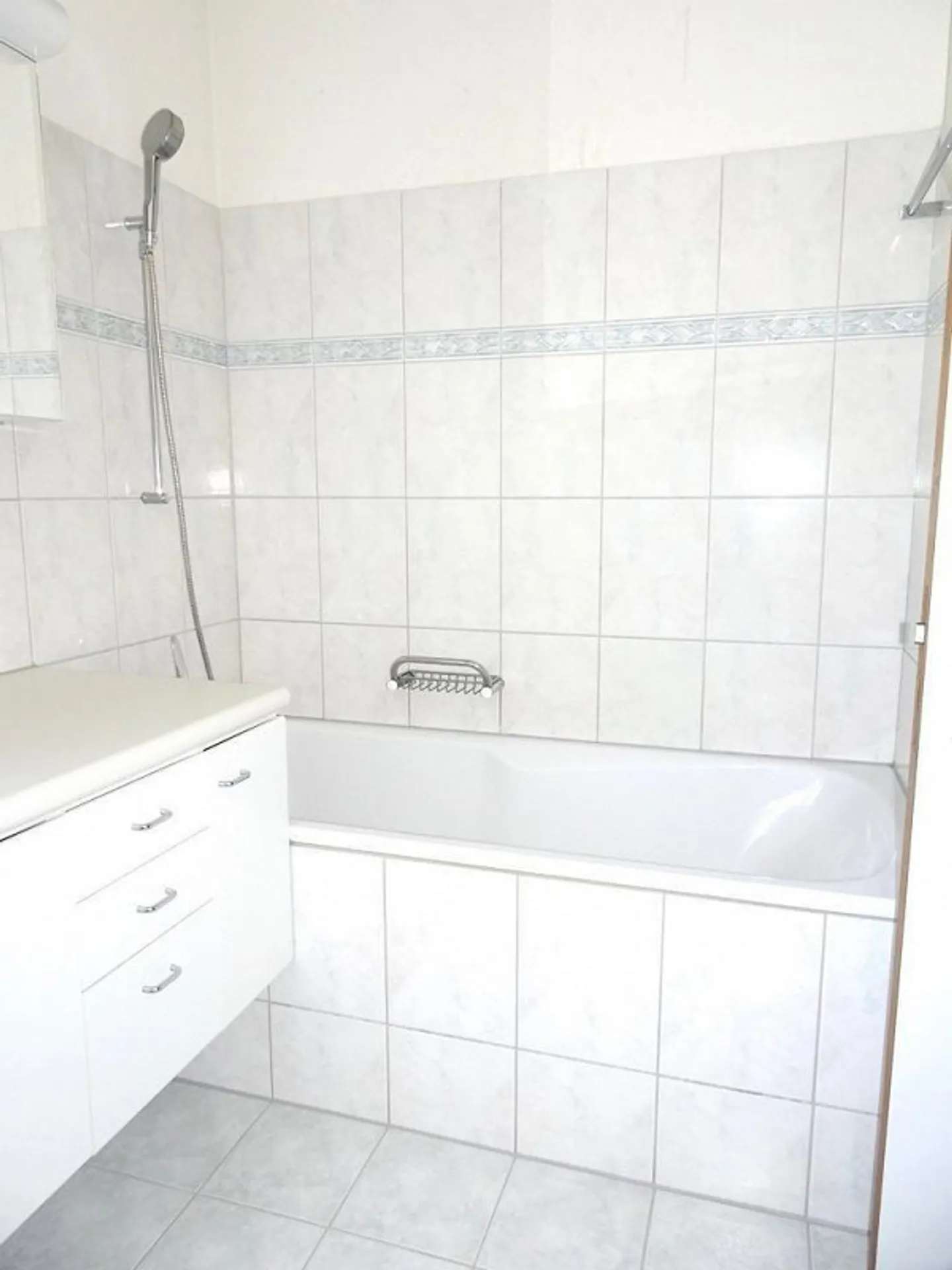 Vie centrale près de la gare de Wallisellen - Photo 6 sur 7