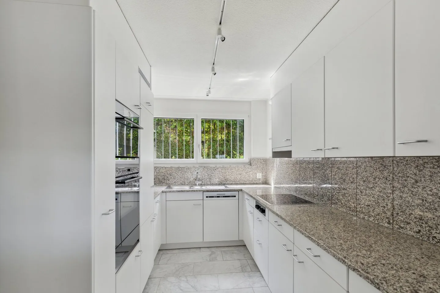 Appartamento di lusso con giardino vicino al lago con terrazze incantevoli e spazi circostanti - Foto 2 di 10