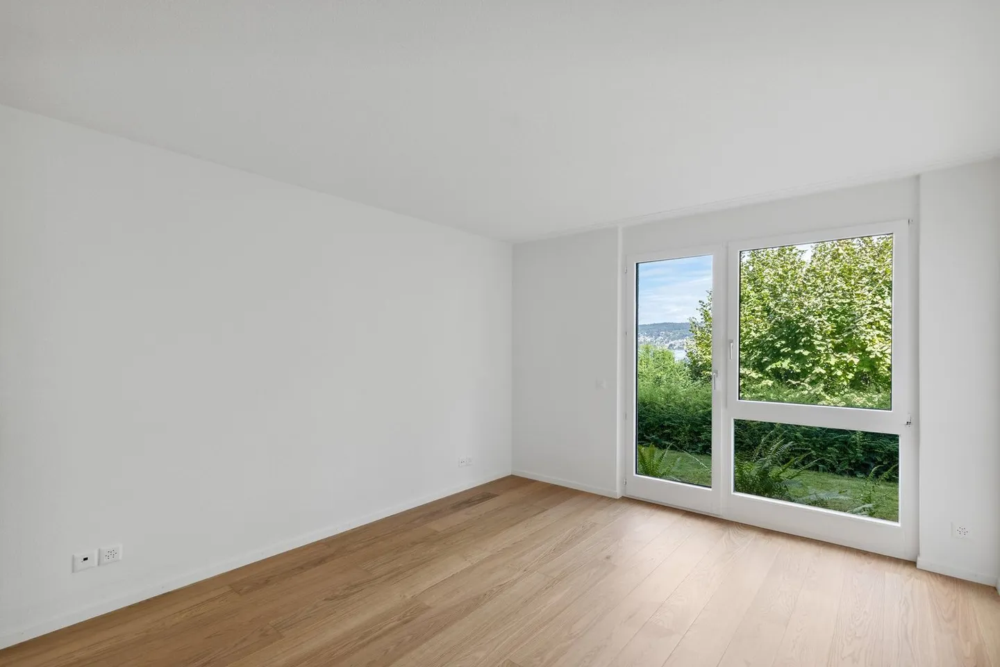 Appartamento di lusso con giardino vicino al lago con terrazze incantevoli e spazi circostanti - Foto 4 di 10