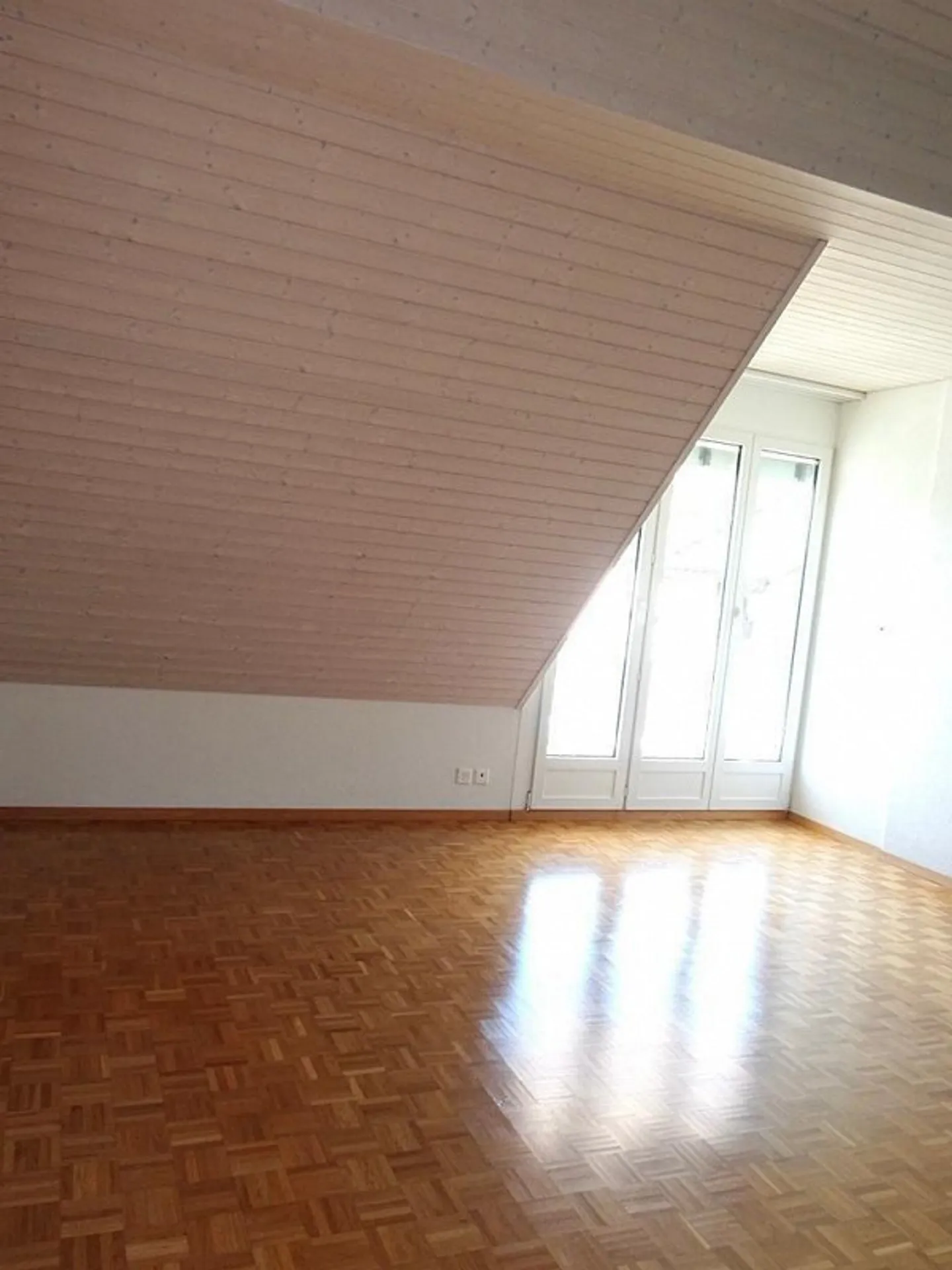 Vie centrale près de la gare de Wallisellen - Photo 3 sur 7