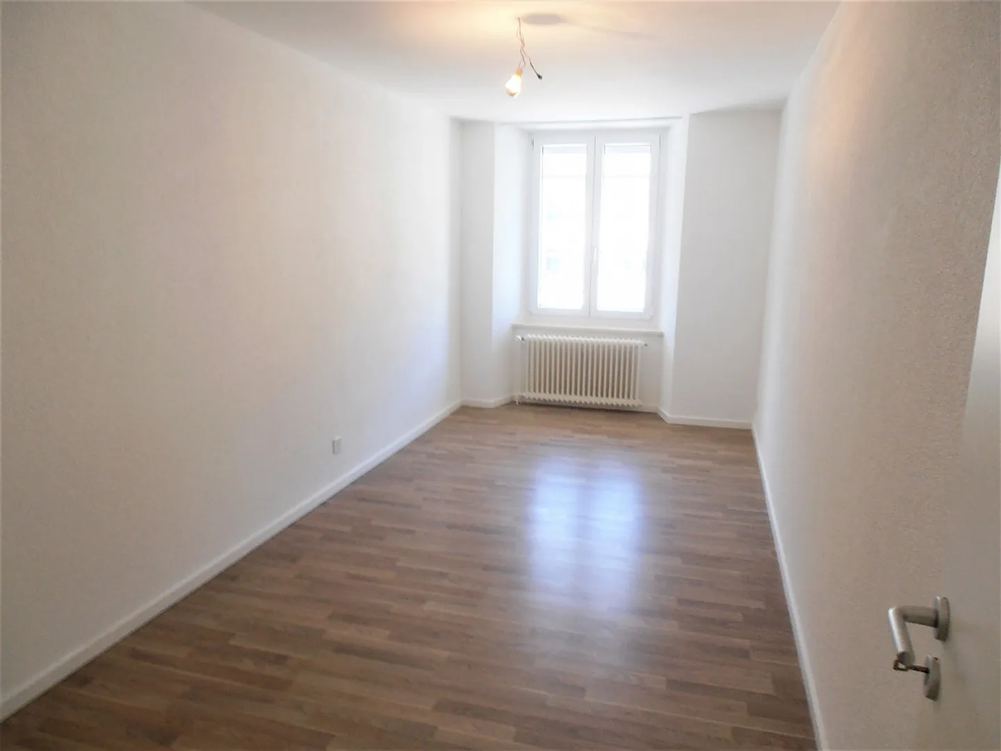 Belle appartement 4 pièces, récemment rénové, proche du centre - Photo 5 sur 9