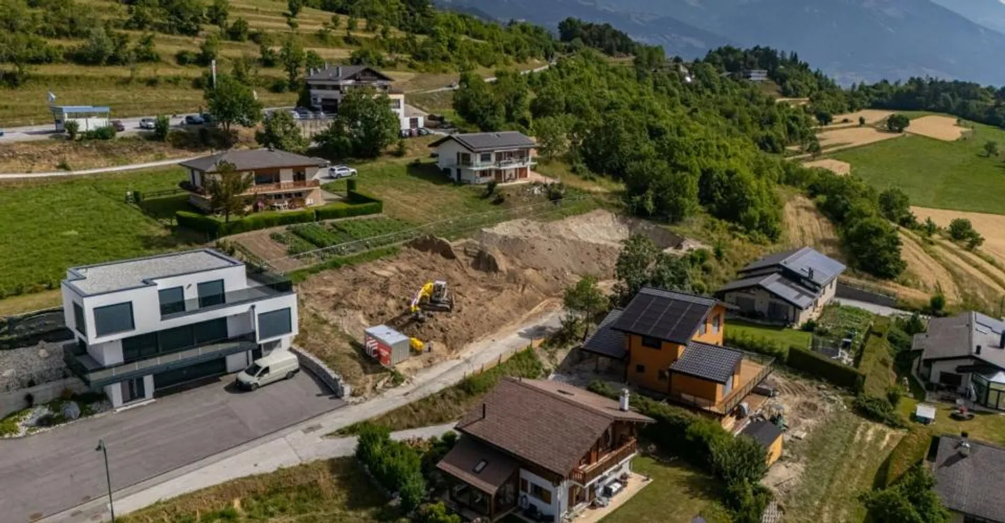 Es bleibt nur noch eine Villa - die Bauarbeiten haben begonnen! - Foto 2 von 12