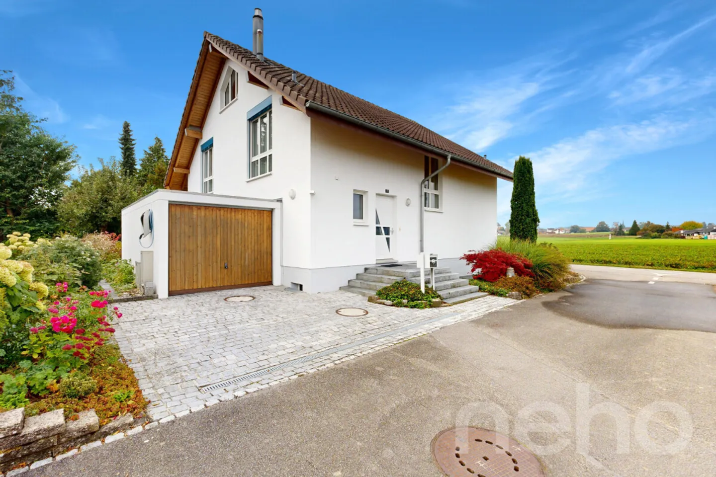 Single house for sale - Photo 1 of 12