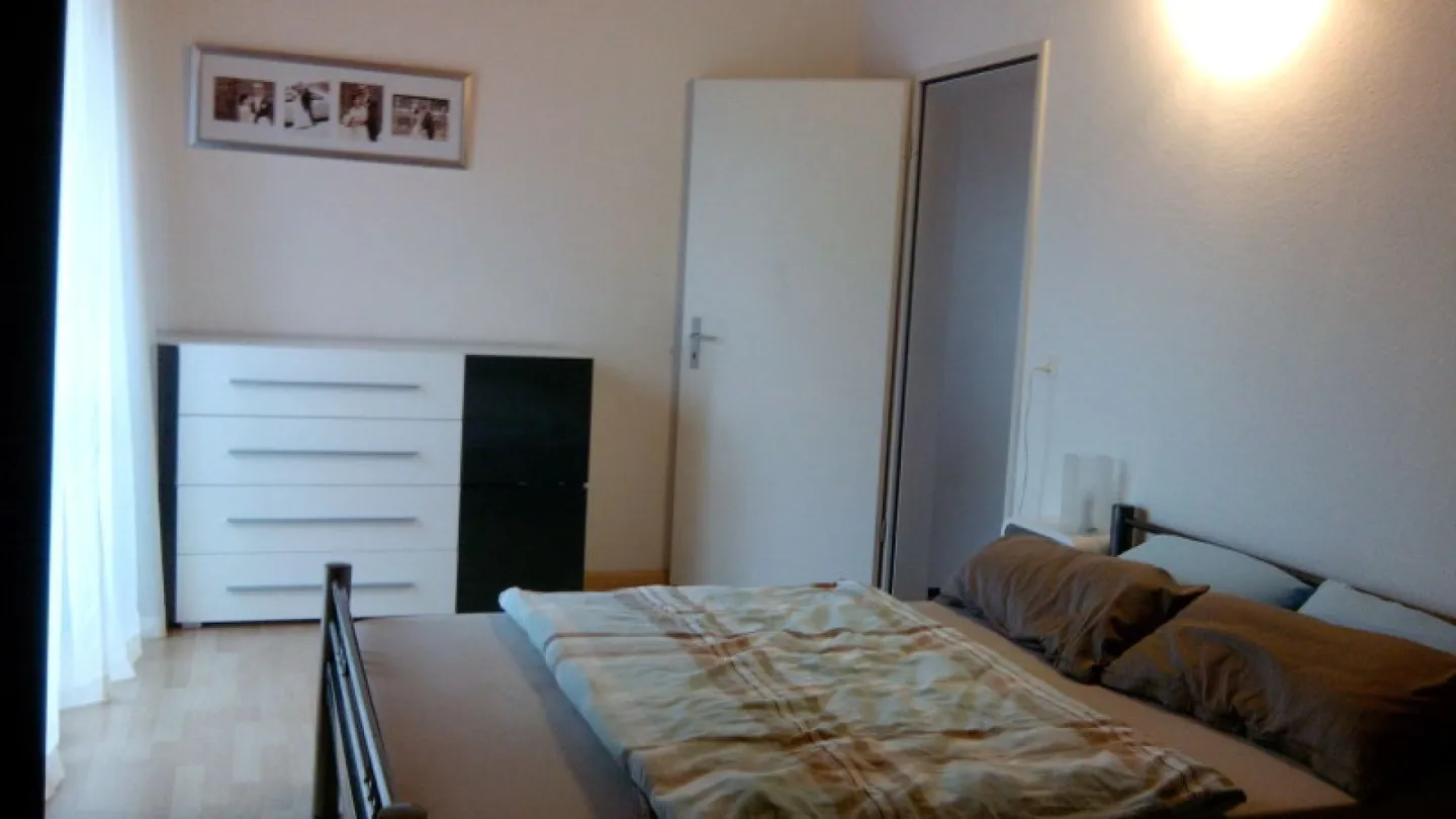 Large attic apartment in a quiet location - Photo 4 of 11