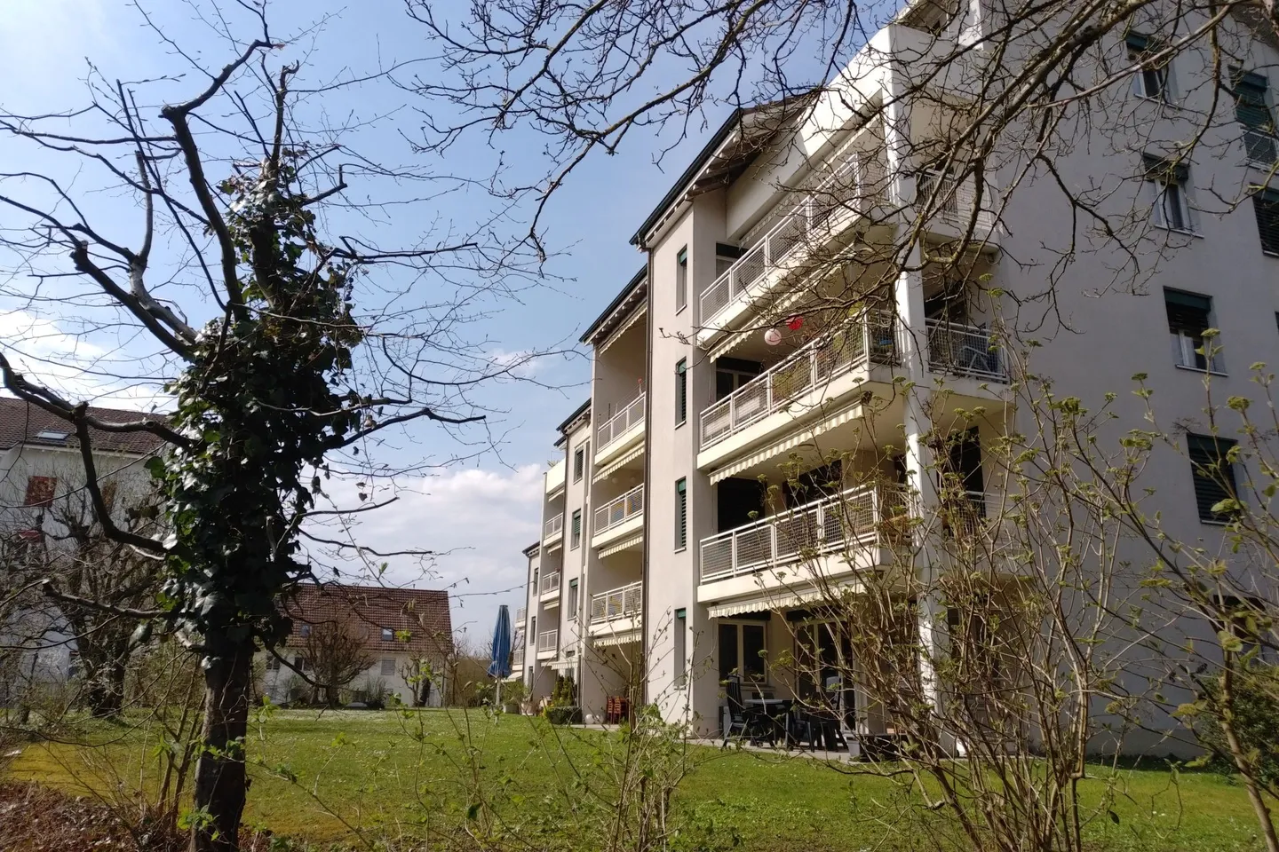 Large attic apartment in a quiet location - Photo 9 of 11