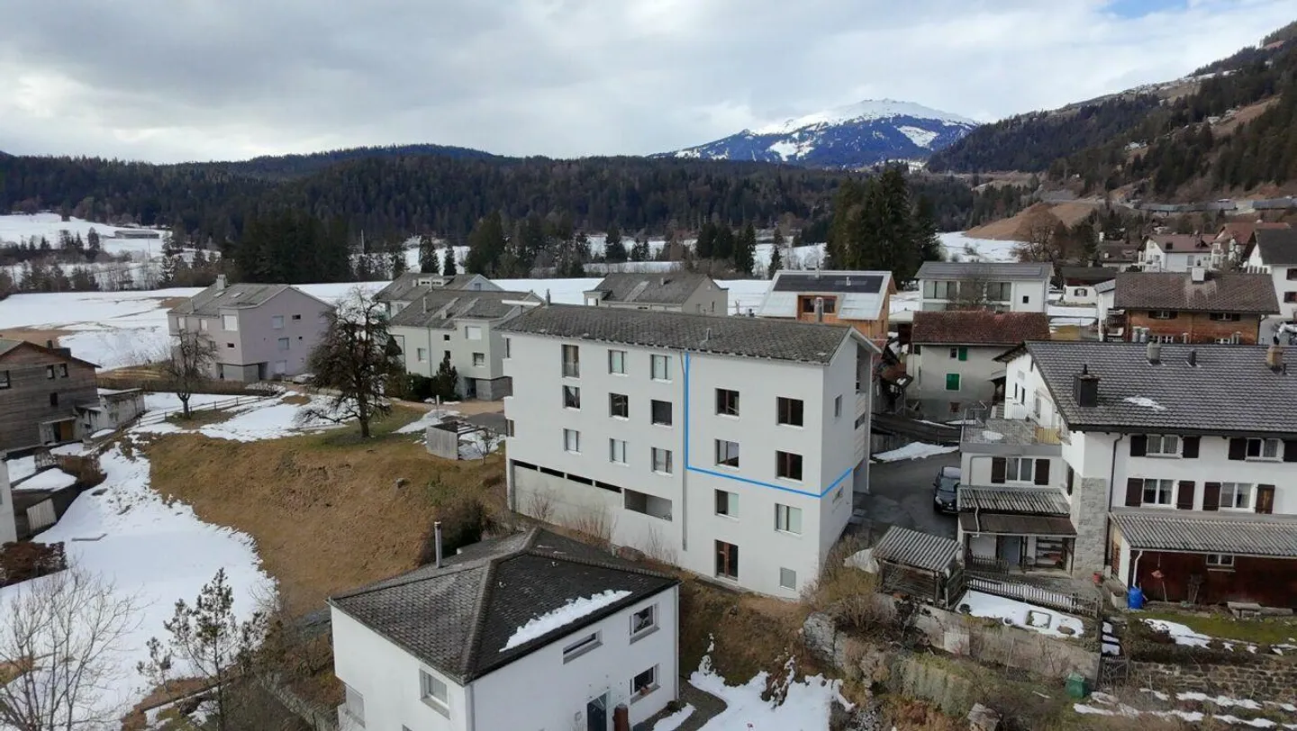 4.5 Room Maisonette in Alpine Tranquility - Stylish Living on Three Levels - Photo 2 of 12