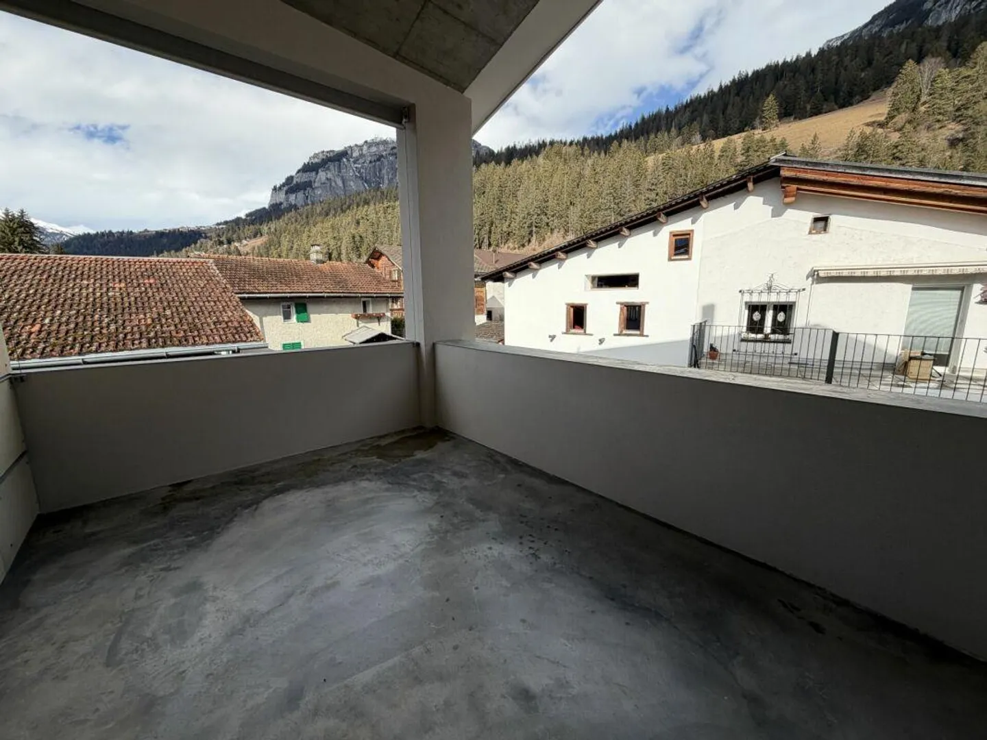 4.5 Room Maisonette in Alpine Tranquility - Stylish Living on Three Levels - Photo 9 of 12