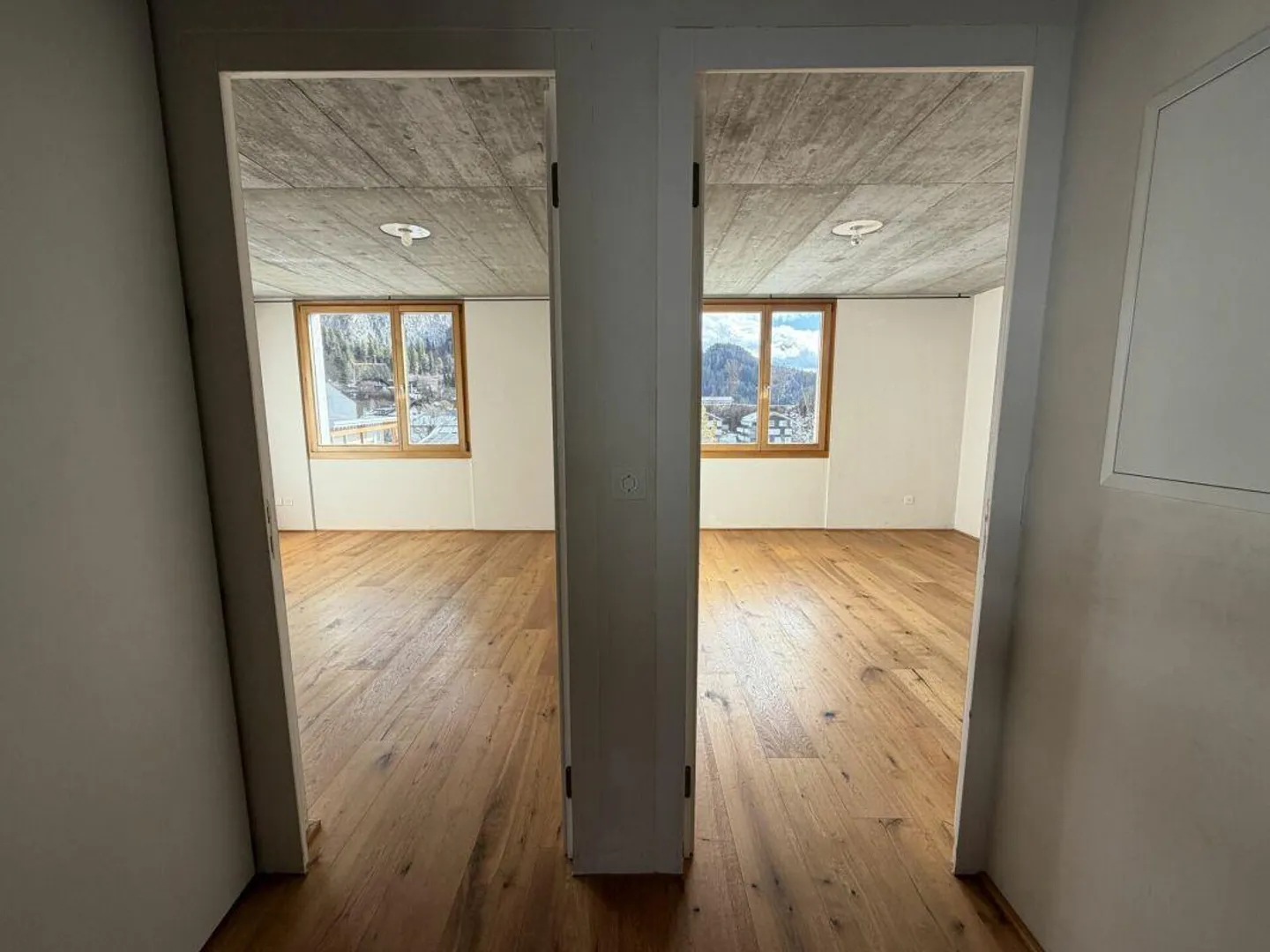 4.5 Room Maisonette in Alpine Tranquility - Stylish Living on Three Levels - Photo 11 of 12