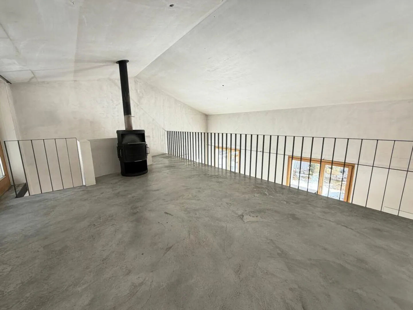 4.5 Room Maisonette in Alpine Tranquility - Stylish Living on Three Levels - Photo 4 of 12