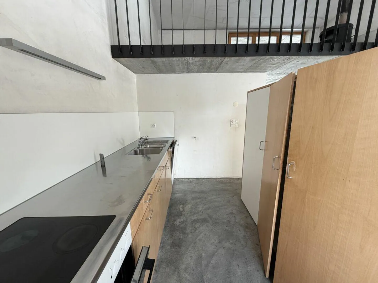 4.5 Room Maisonette in Alpine Tranquility - Stylish Living on Three Levels - Photo 6 of 12