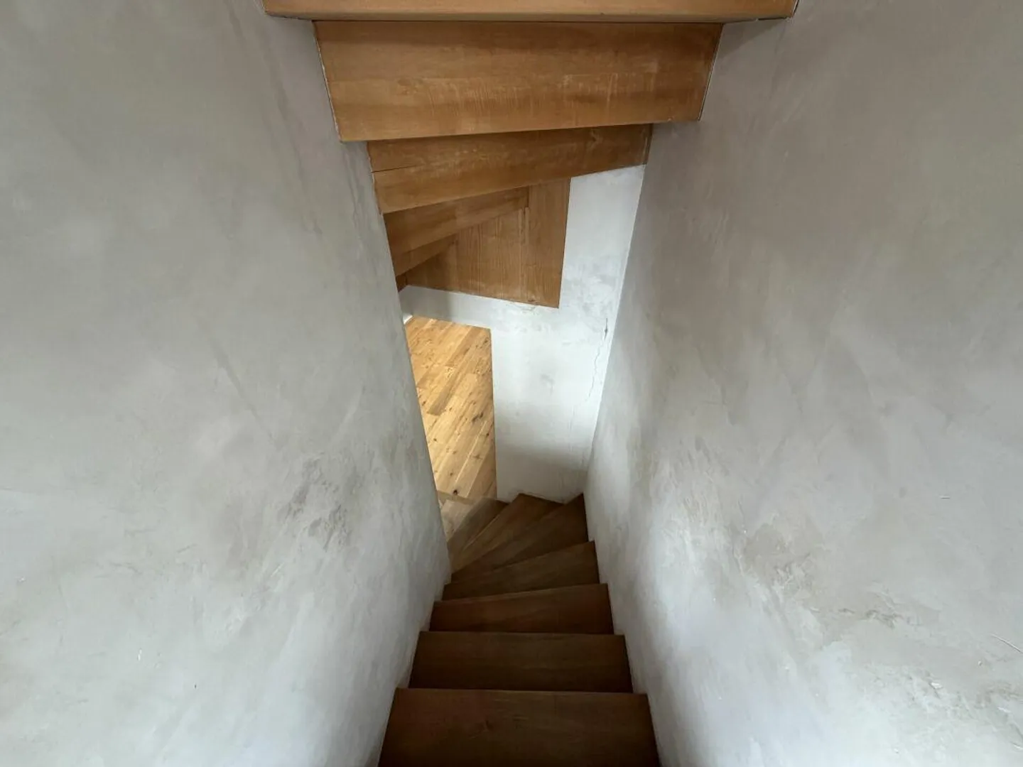 4.5 Room Maisonette in Alpine Tranquility - Stylish Living on Three Levels - Photo 7 of 12