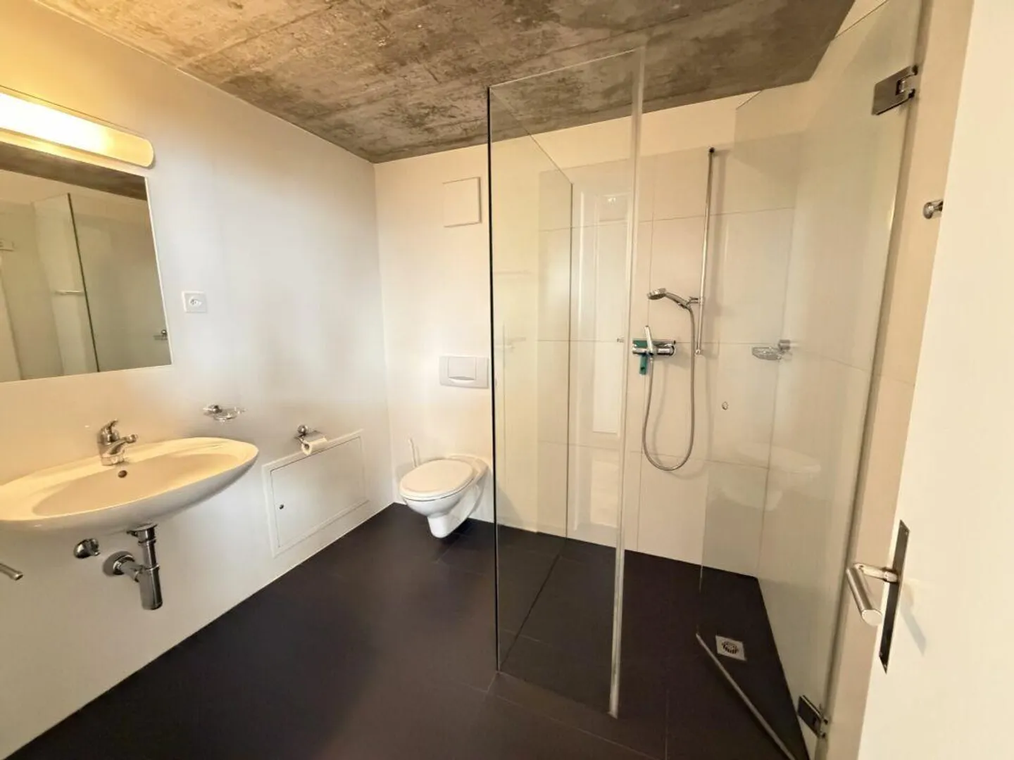 4.5 Room Maisonette in Alpine Tranquility - Stylish Living on Three Levels - Photo 8 of 12