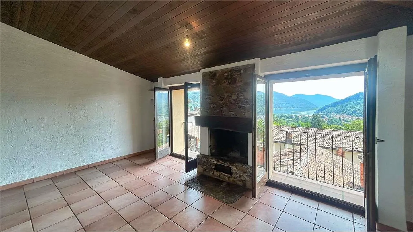 Fascinating House in the Heart of Neggio - Photo 11 of 12