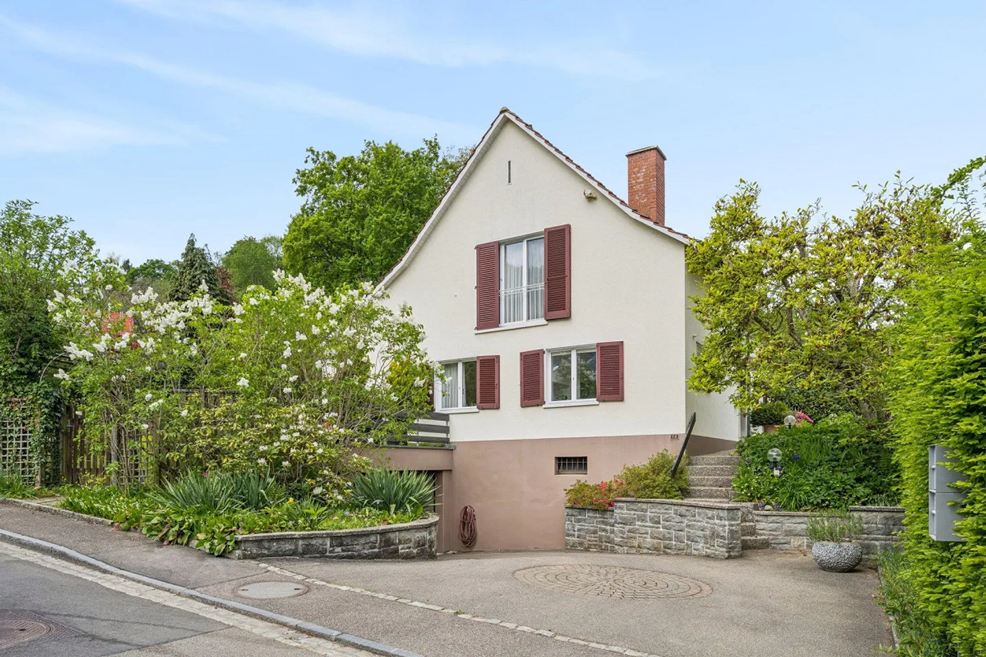 Stylish Single-Family Home with Land Reserve in the Green - Photo 11 of 12