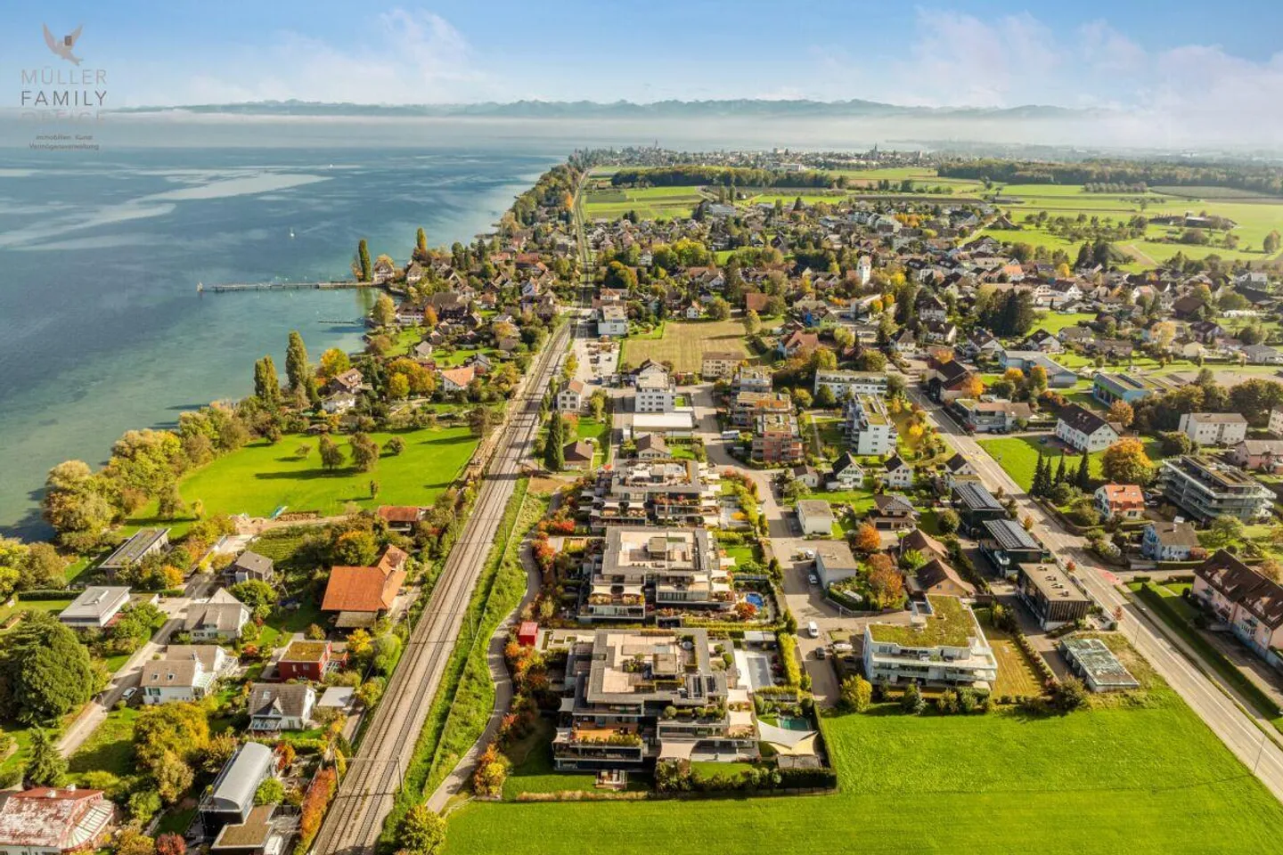 Light-flooded 5 1/2 room terrace apartment in a very well-kept residential complex - Photo 2 of 13