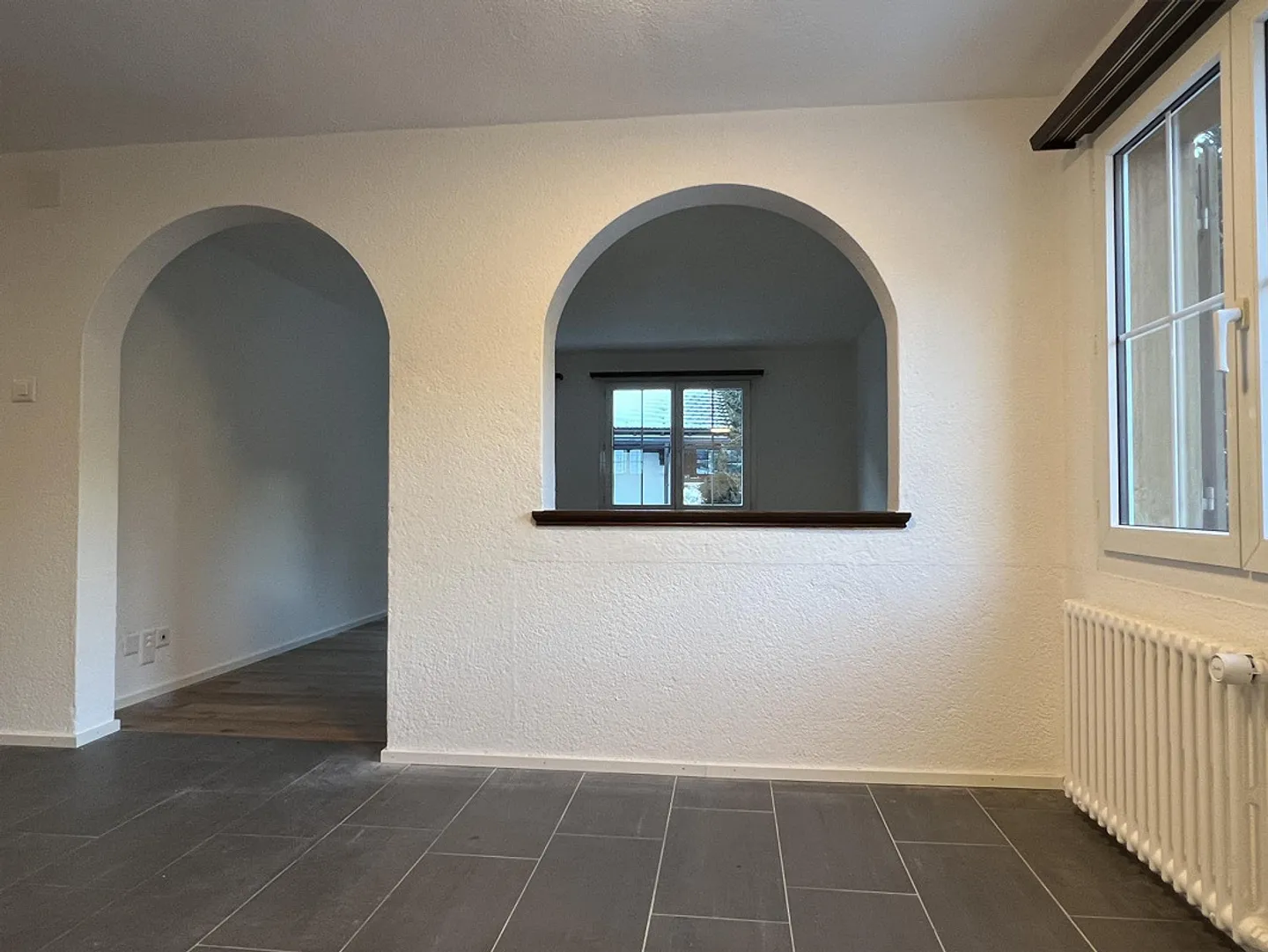 Appartement fraîchement rénové dans un emplacement central avec balcon - Photo 6 sur 16