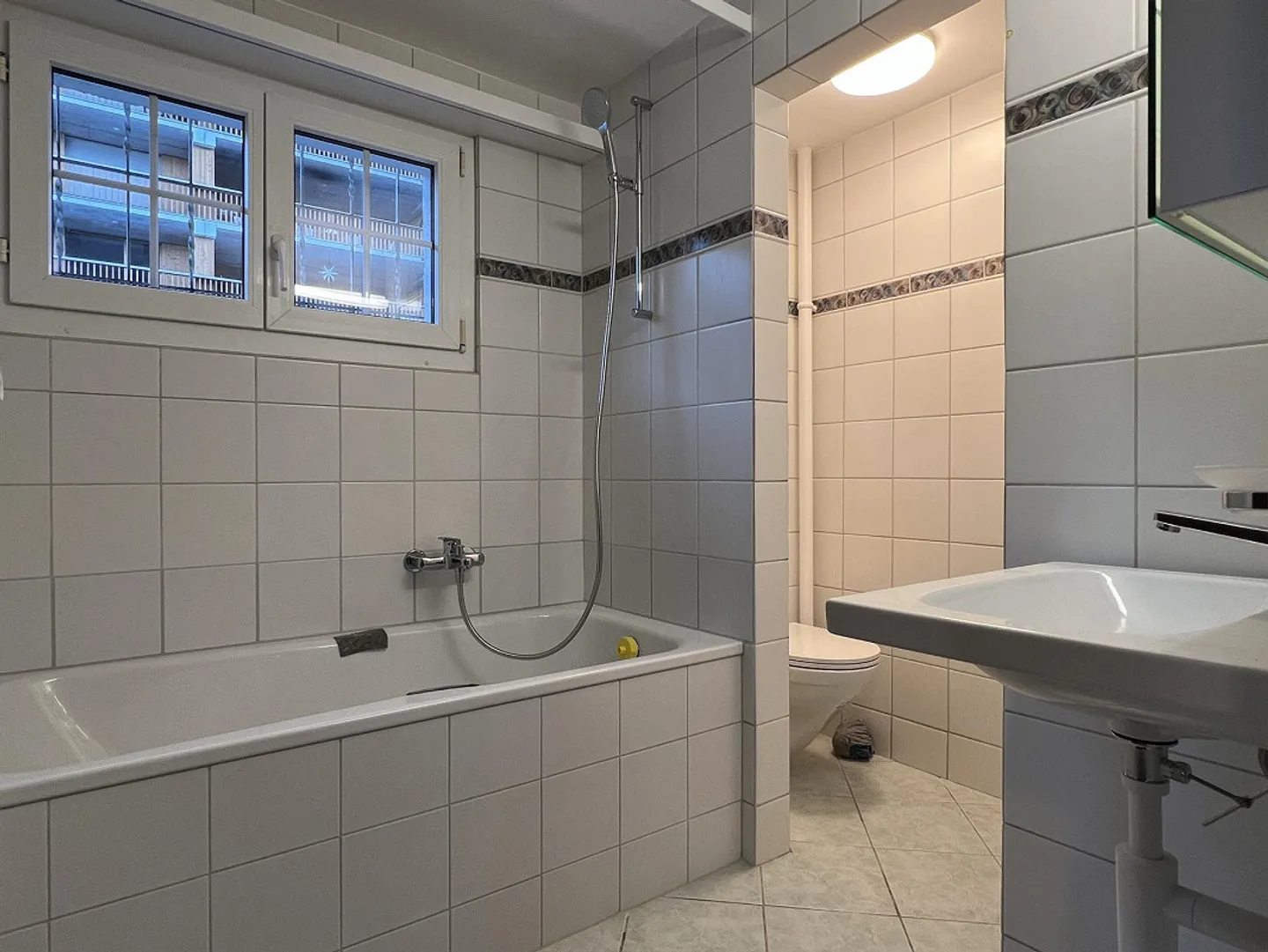 Appartement fraîchement rénové dans un emplacement central avec balcon - Photo 11 sur 16