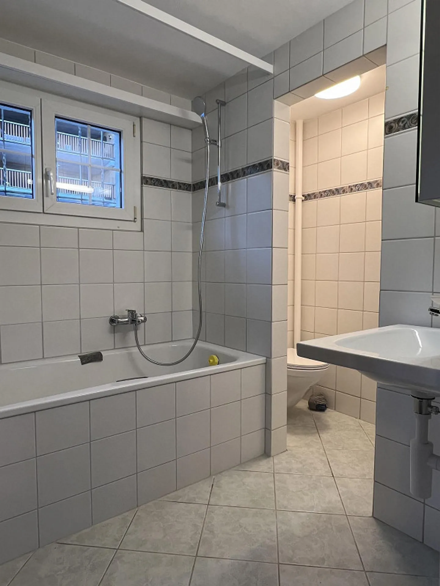 Appartement fraîchement rénové dans un emplacement central avec balcon - Photo 12 sur 16