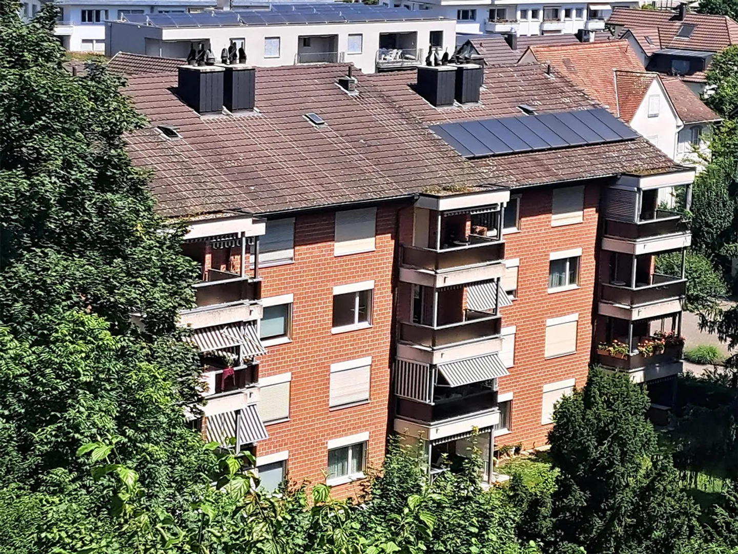 Appartamento di 4,5 stanze con 100m2 proprio accanto alla stazione ferroviaria di Liestal - Foto 1 di 11
