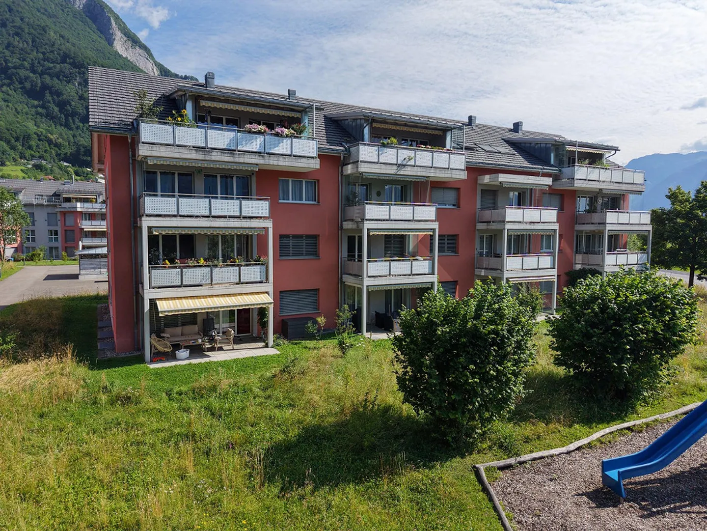 Vivre de manière princière près du château - Photo 1 sur 7