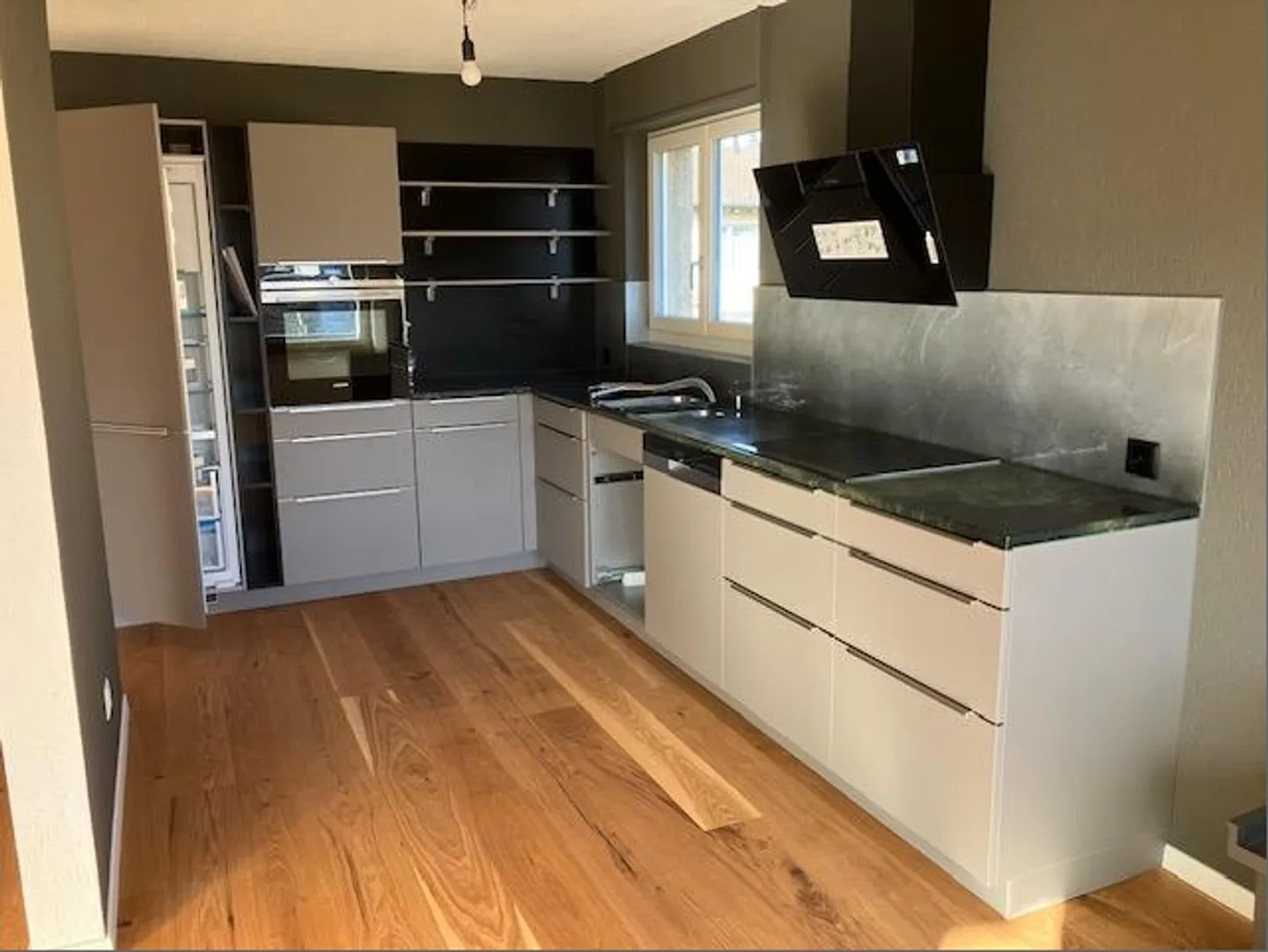 First rental after renovation with ownership standard and mountain view - Photo 2 of 12