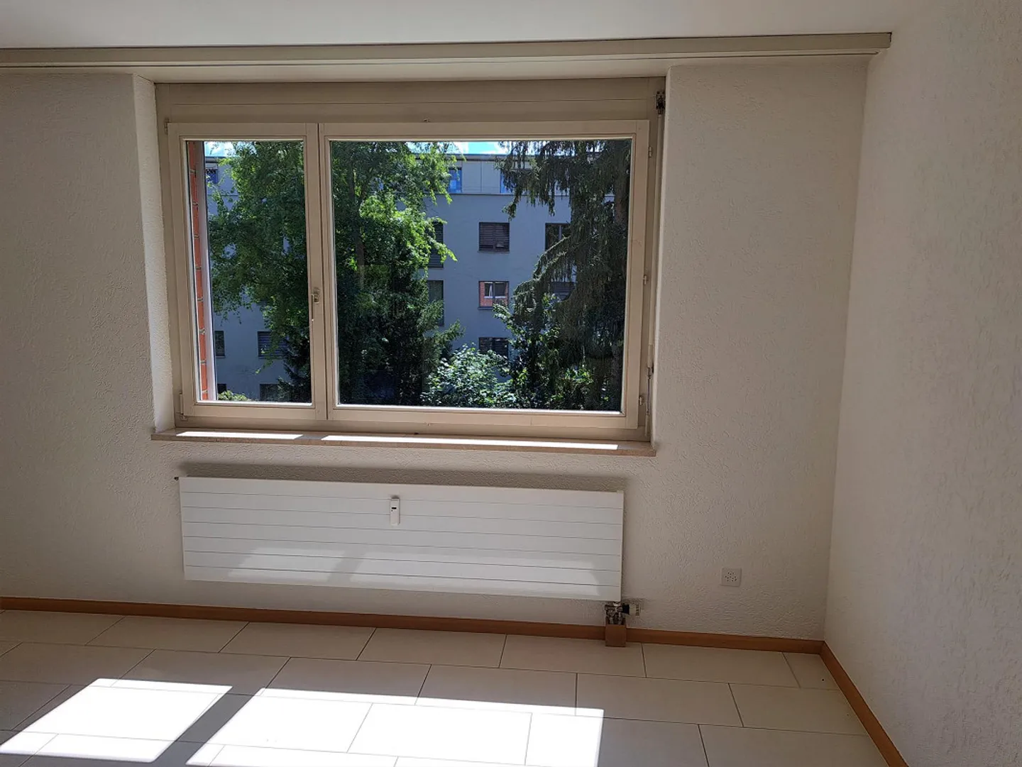 Appartamento di 4,5 stanze con 100m2 proprio accanto alla stazione ferroviaria di Liestal - Foto 4 di 11
