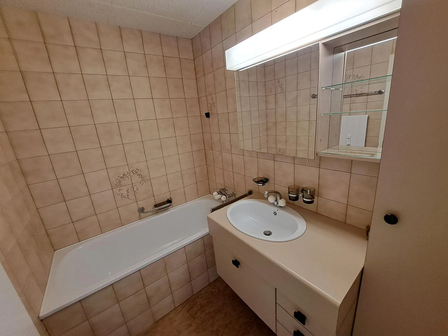 Appartamento di 4,5 stanze con 100m2 proprio accanto alla stazione ferroviaria di Liestal - Foto 10 di 11