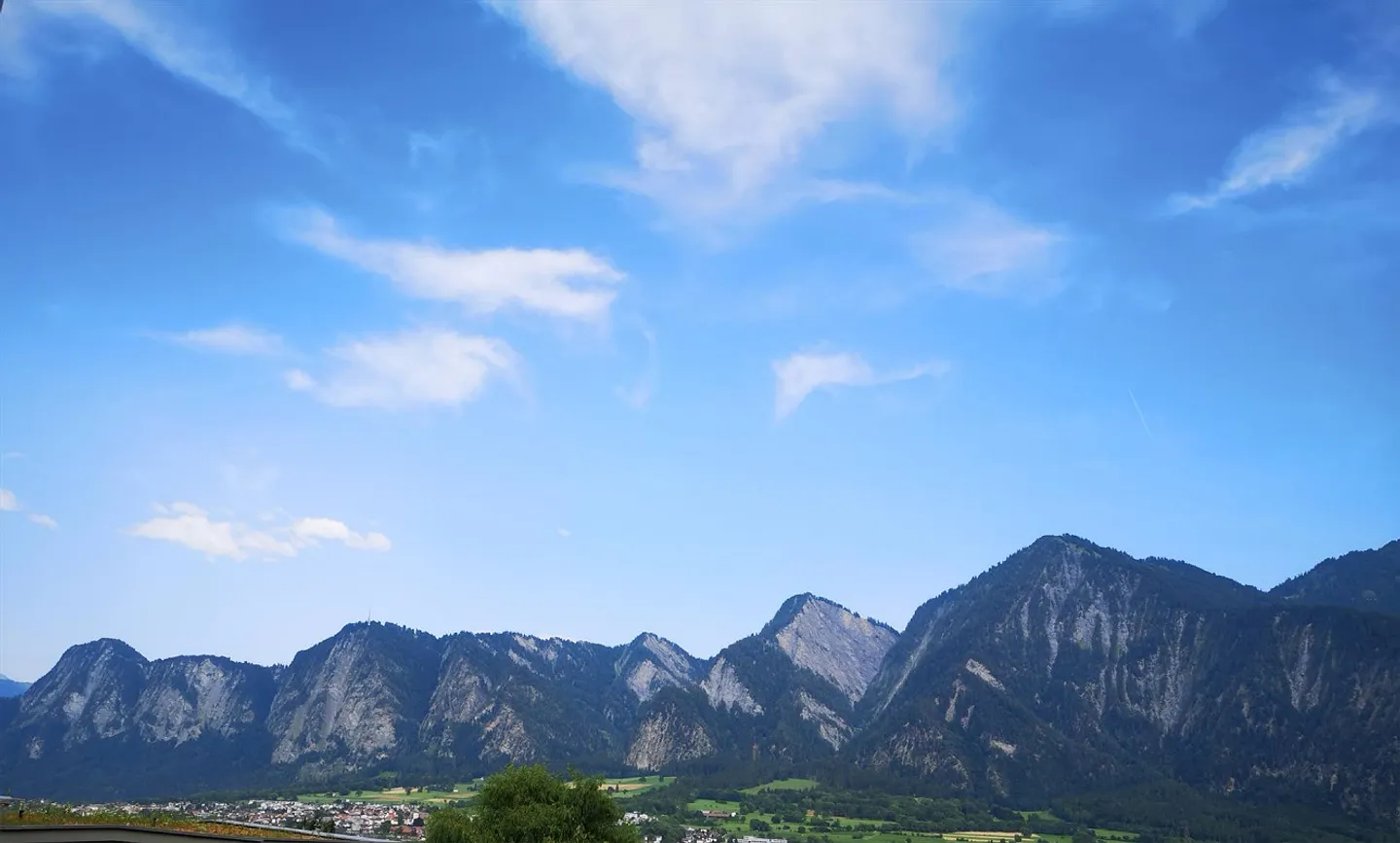 Sonnige 4.5-Zimmerwohnung mit Aussicht - Foto 3 von 13