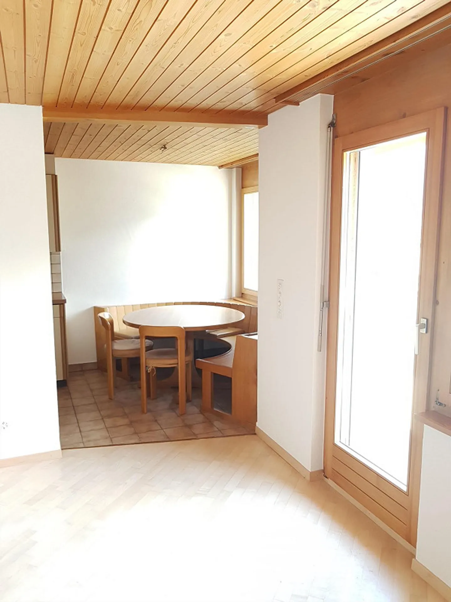 Sonnige 4.5-Zimmerwohnung mit Aussicht - Foto 5 von 13