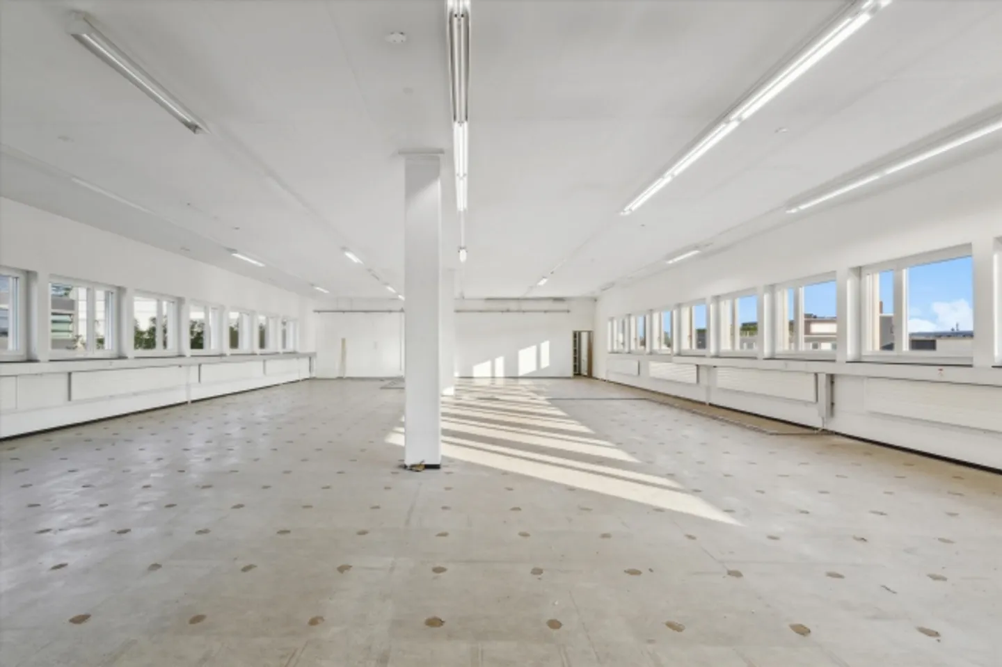 Edificio ad uso misto in affitto - Foto 3 di 9
