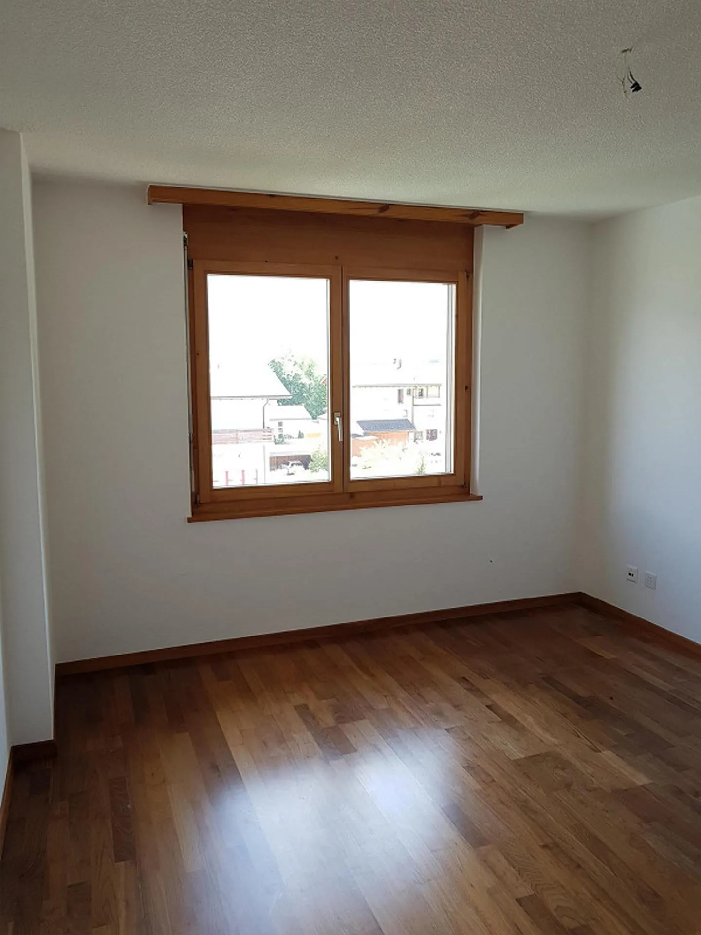 Sonnige 4.5-Zimmerwohnung mit Aussicht - Foto 8 von 13