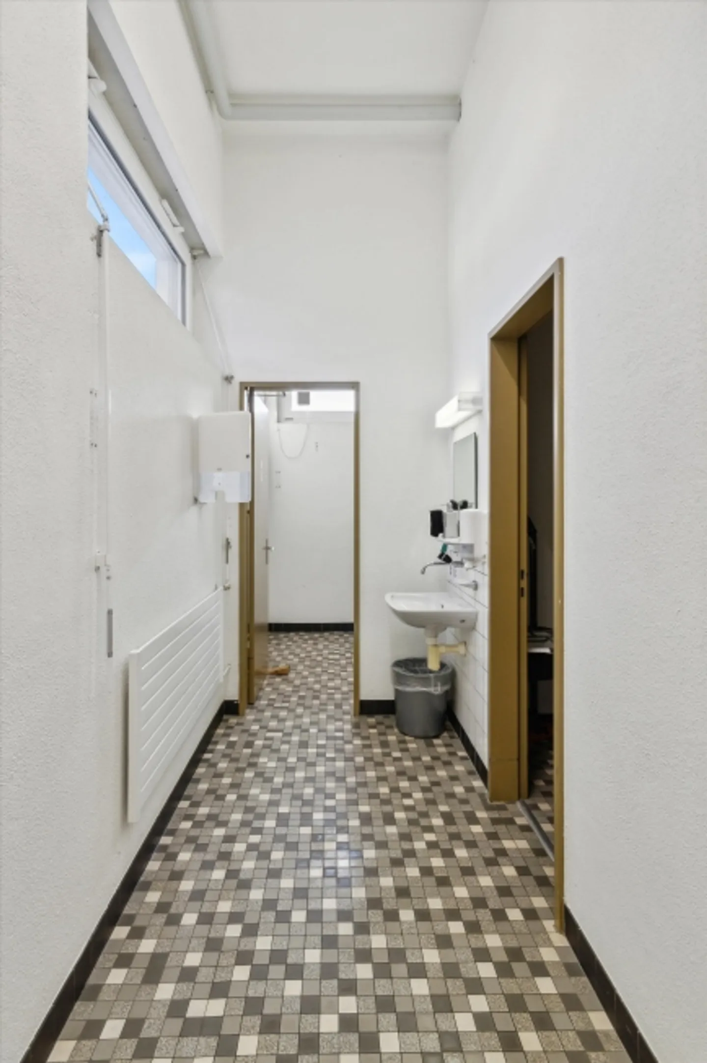 Edificio ad uso misto in affitto - Foto 7 di 9