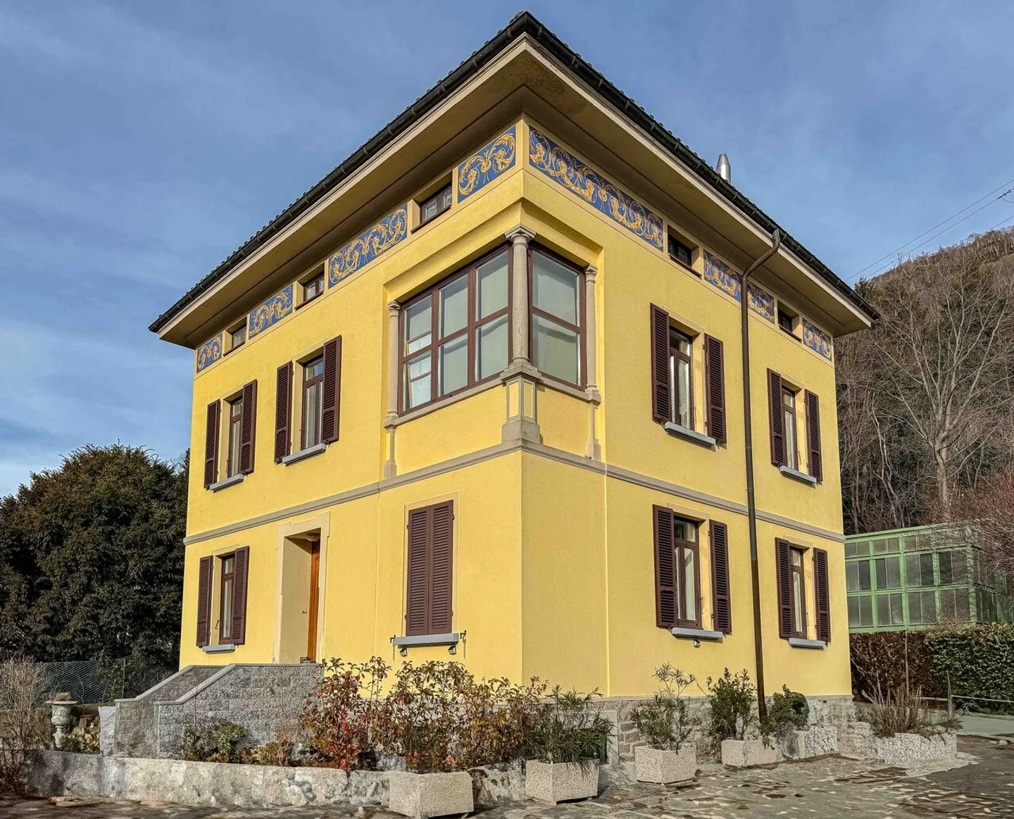 Charmante Villa mit Garten - Foto 8 von 9