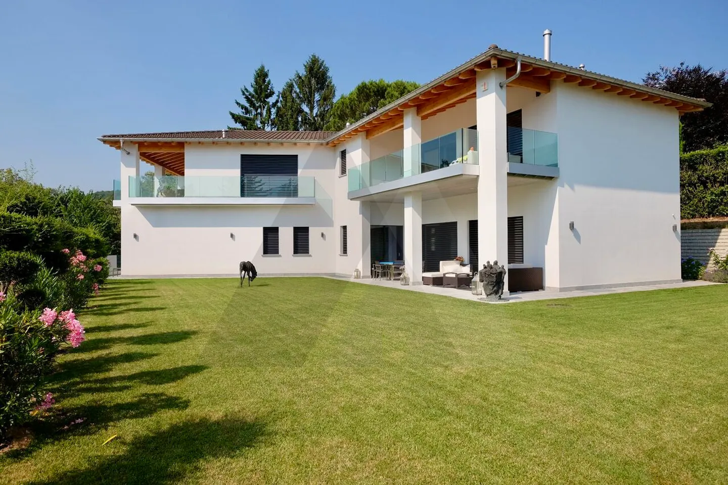Exclusive Villa with Indoor Pool in Montagnola - Photo 1 of 18