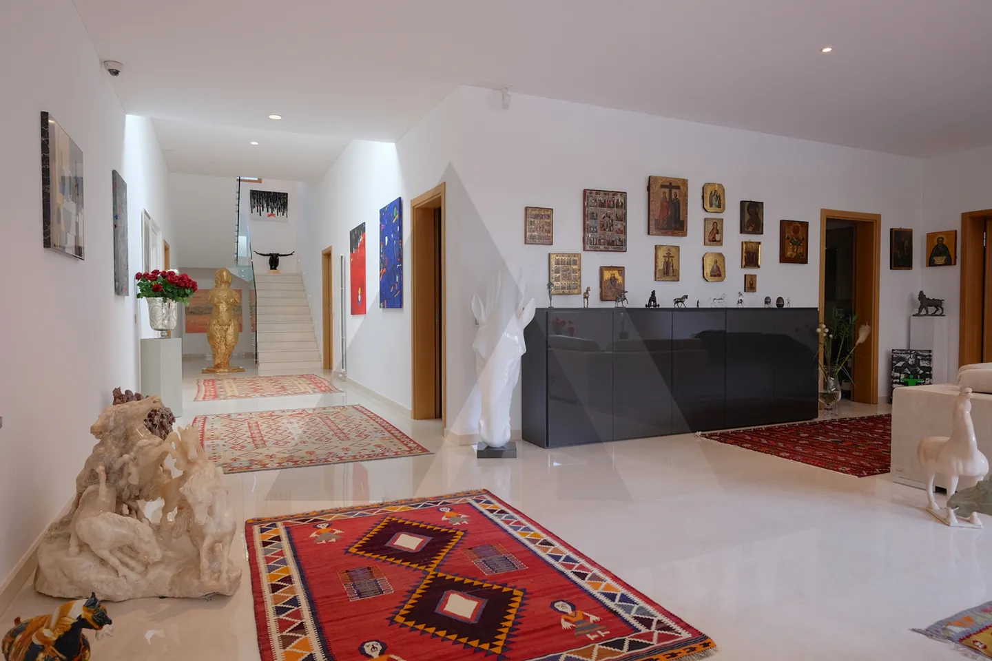 Exclusive Villa with Indoor Pool in Montagnola - Photo 4 of 18
