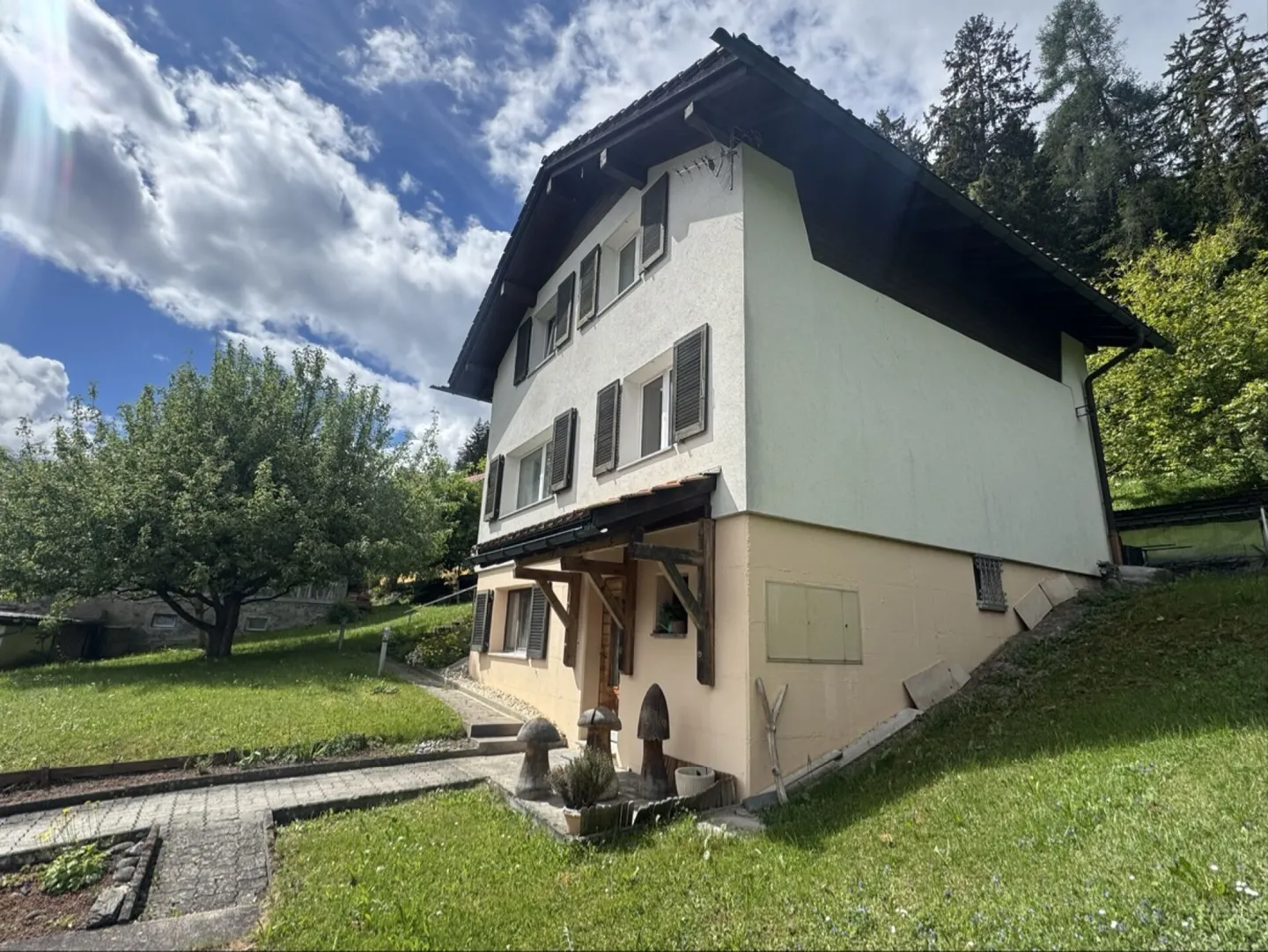 Development plot in a good location with an existing single-family house - Photo 6 of 15