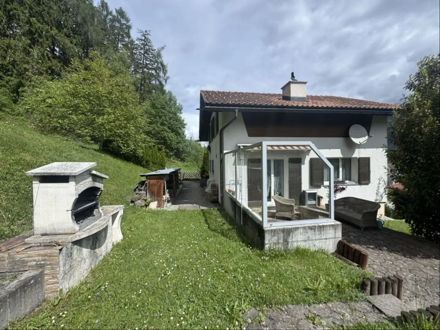 Development plot in a good location with an existing single-family house - Photo 7 of 15