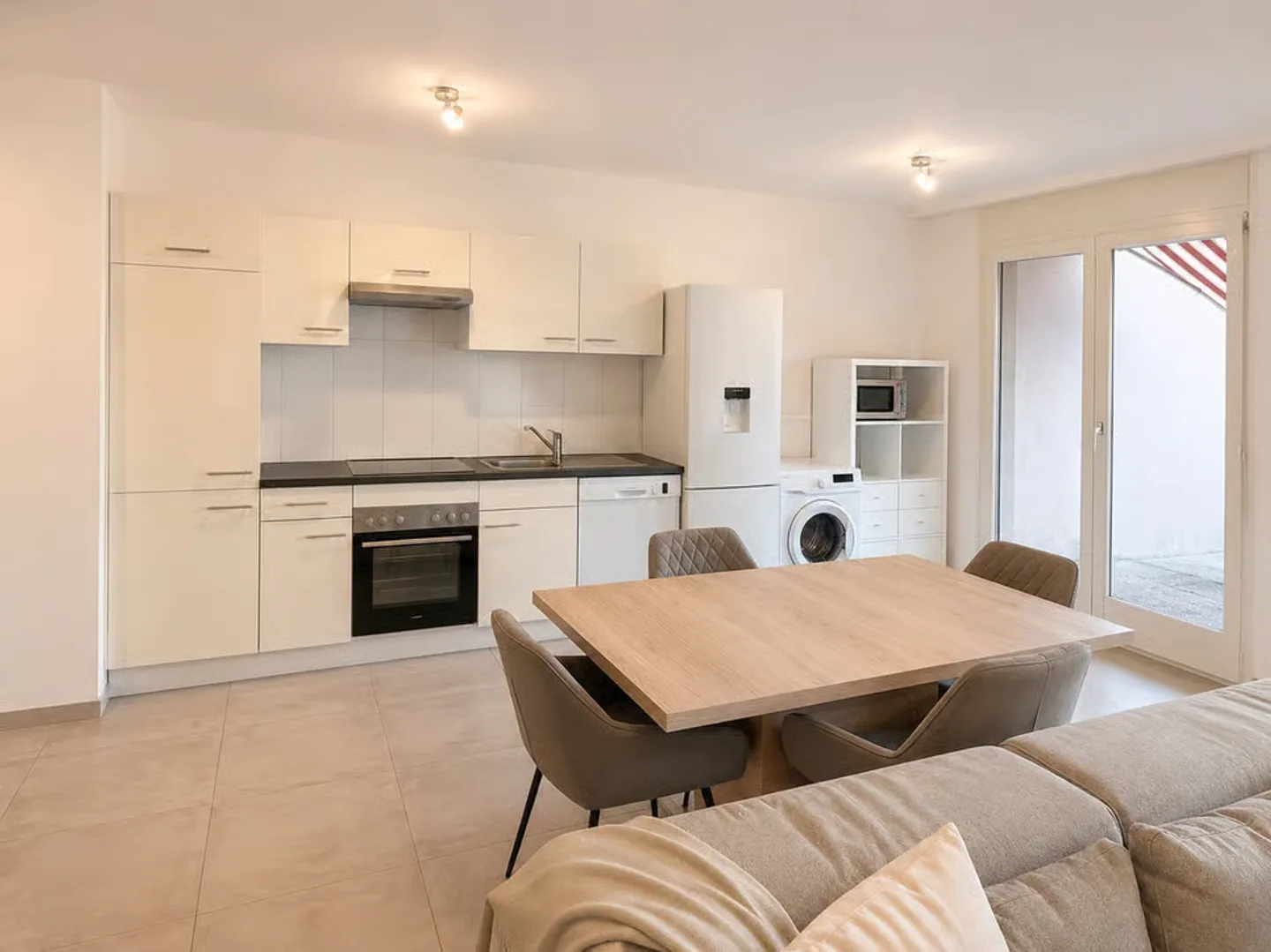 Appartement lumineux avec terrasse - Photo 3 sur 13
